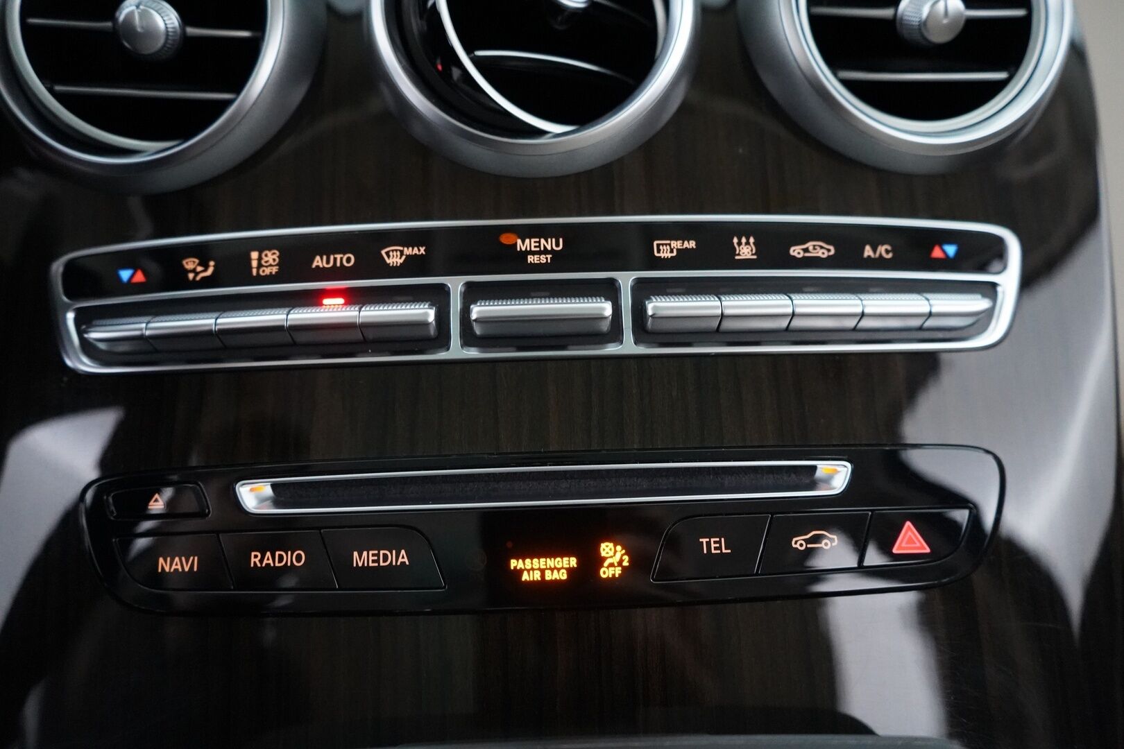 Mercedes-Benz GLC 2018 350 e 4Matic A Premium Business AMG *Panorama / Burmester / Sporttinahat / Koukku / Vakkari / Tutkat * - Suomi auto / Kahdet renkaat alumiinivantein / Viimeisin huolto 7/25