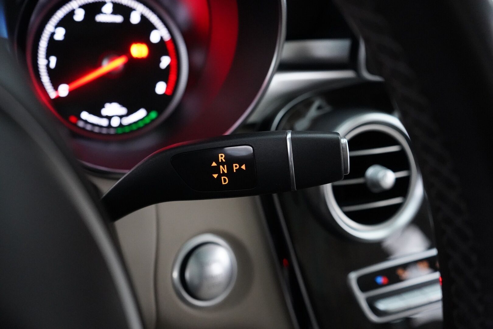 Mercedes-Benz GLC 2018 350 e 4Matic A Premium Business AMG *Panorama / Burmester / Sporttinahat / Koukku / Vakkari / Tutkat * - Suomi auto / Kahdet renkaat alumiinivantein / Viimeisin huolto 7/25