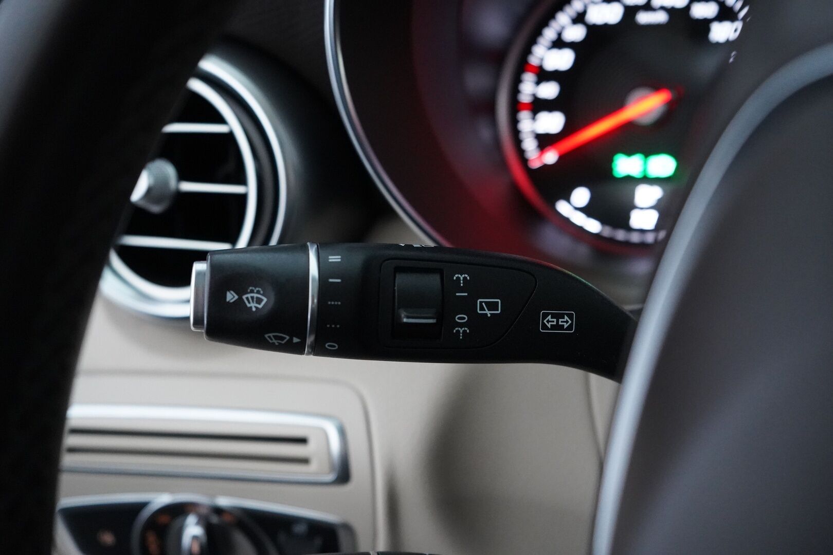 Mercedes-Benz GLC 2018 350 e 4Matic A Premium Business AMG *Panorama / Burmester / Sporttinahat / Koukku / Vakkari / Tutkat * - Suomi auto / Kahdet renkaat alumiinivantein / Viimeisin huolto 7/25