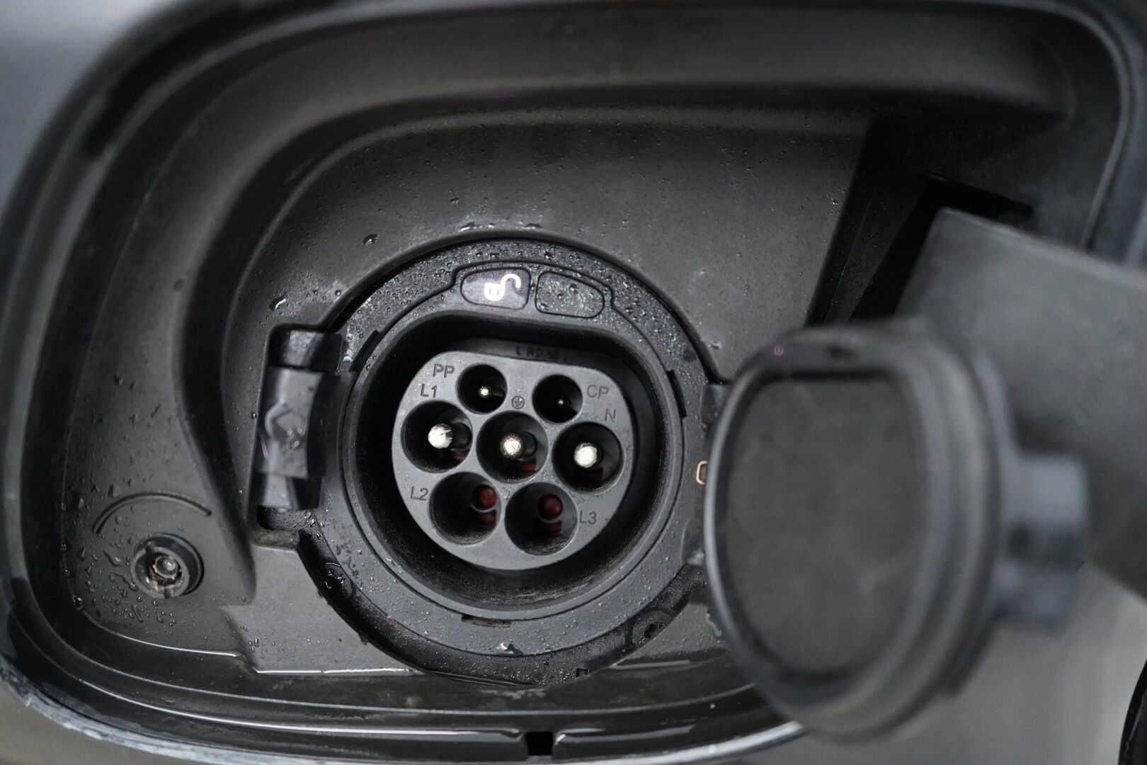 Mercedes-Benz GLC 2018 350 e 4Matic A Premium Business AMG *Panorama / Burmester / Sporttinahat / Koukku / Vakkari / Tutkat * - Suomi auto / Kahdet renkaat alumiinivantein / Viimeisin huolto 7/25