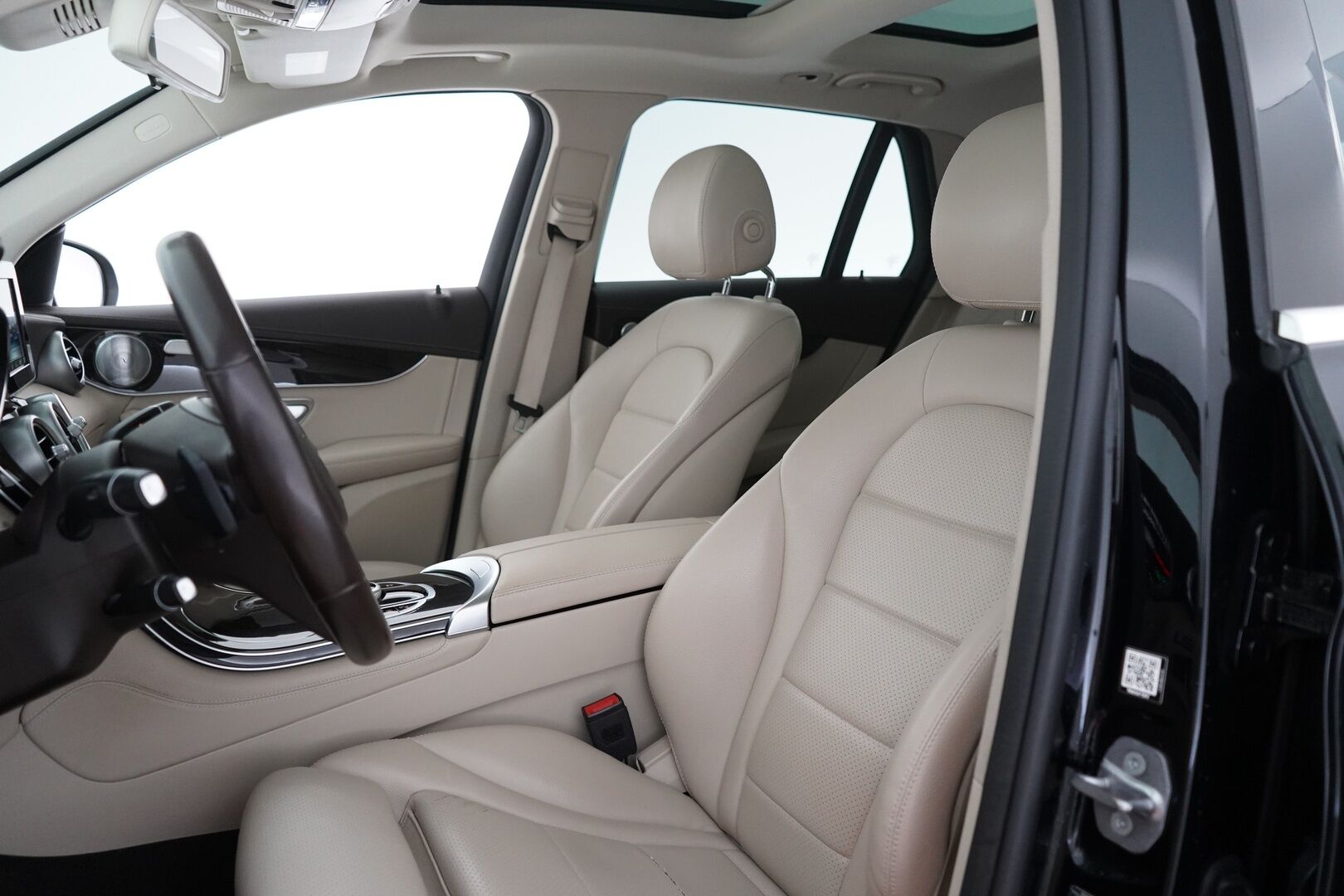 Mercedes-Benz GLC 2018 350 e 4Matic A Premium Business AMG * Panoraama / Burmester / Sporttinahat / Koukku / Tutkat * - Suomi auto / Kahdet renkaat alumiinivantein / Huollettu 7.2025