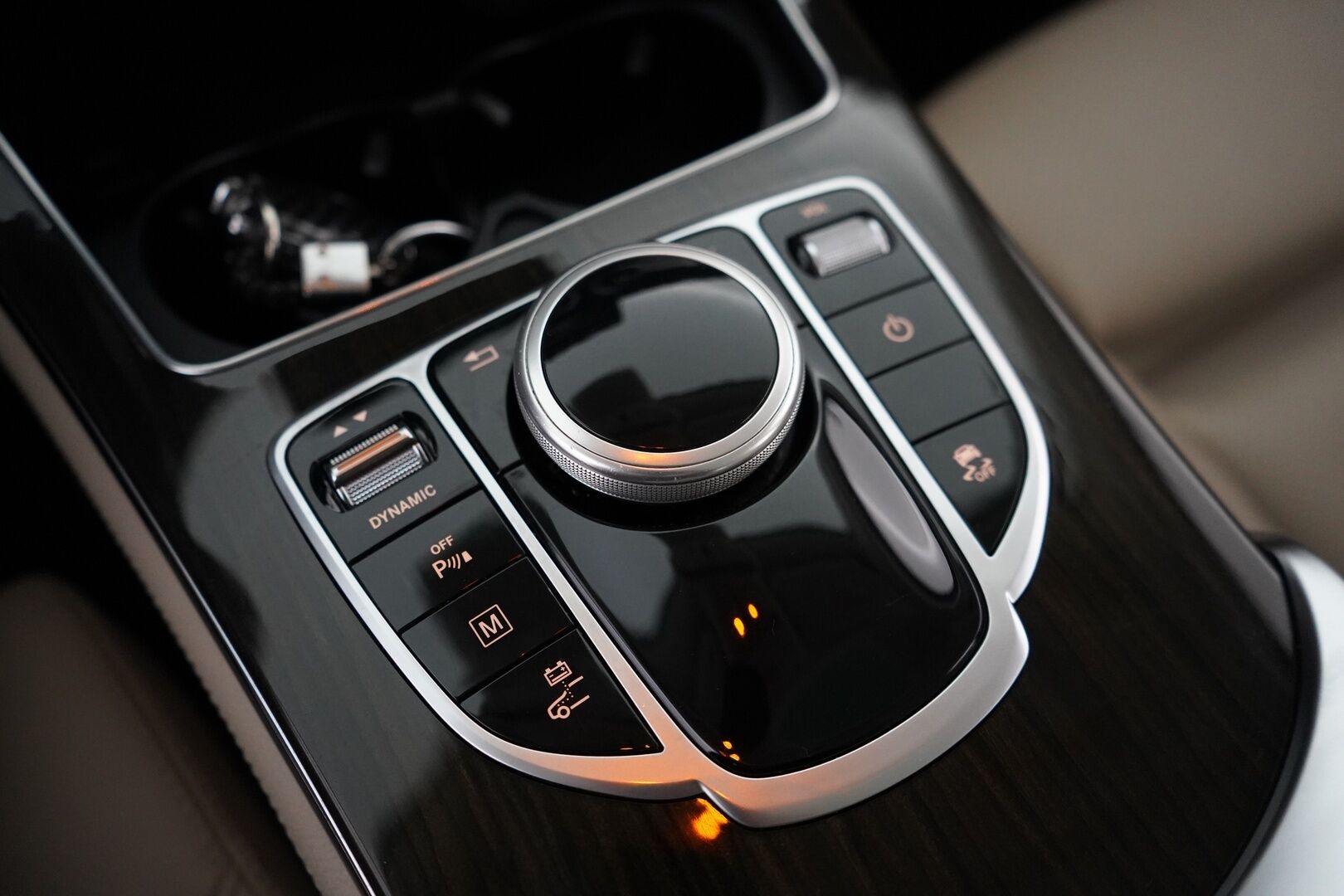 Mercedes-Benz GLC 2018 350 e 4Matic A Premium Business AMG *Panorama / Burmester / Sporttinahat / Koukku / Vakkari / Tutkat * - Suomi auto / Kahdet renkaat alumiinivantein / Viimeisin huolto 7/25