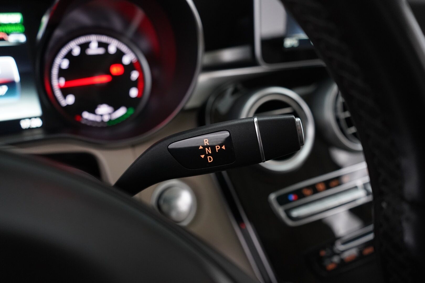 Mercedes-Benz GLC 2018 350 e 4Matic A Premium Business AMG *Panorama / Burmester / Sporttinahat / Koukku / Vakkari / Tutkat * - Suomi auto / Kahdet renkaat alumiinivantein / Viimeisin huolto 7/25