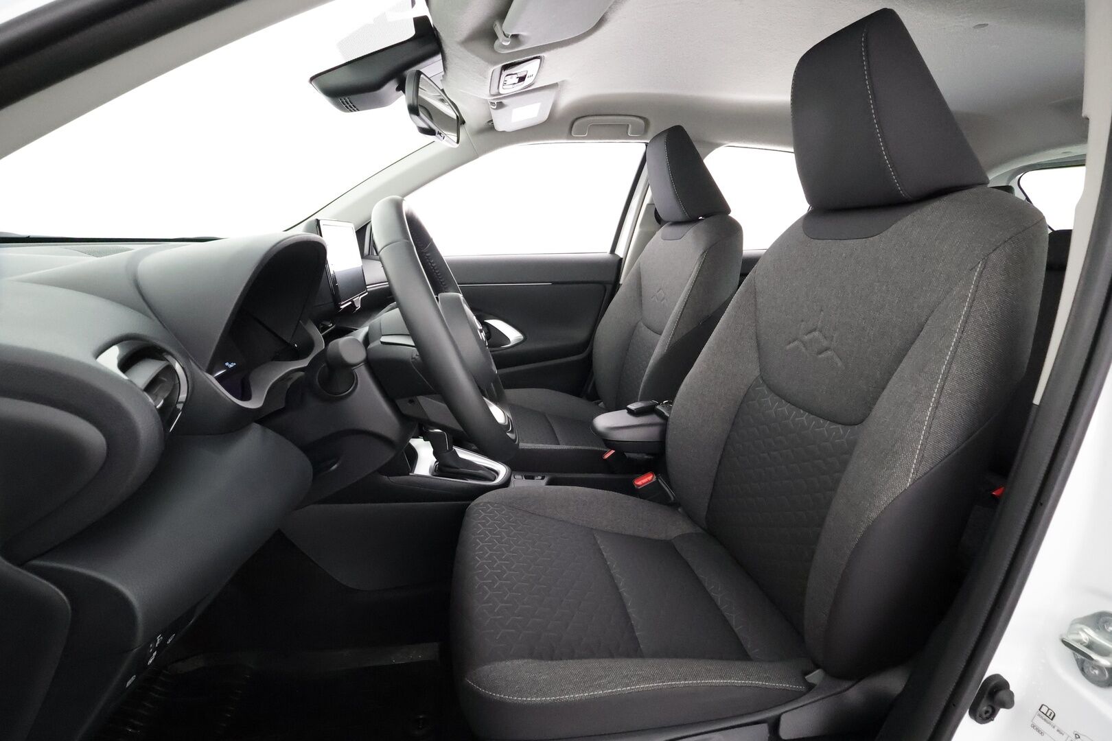 Toyota Yaris Cross 2023 1,5 Hybrid Active - | ACC | Lohko | Koukku | LED | P.kamera | Ratinlämmitys | Apple&Android | 1.Om Suomi-auto | Kahdet Renkaat | Merkkihuollettu |