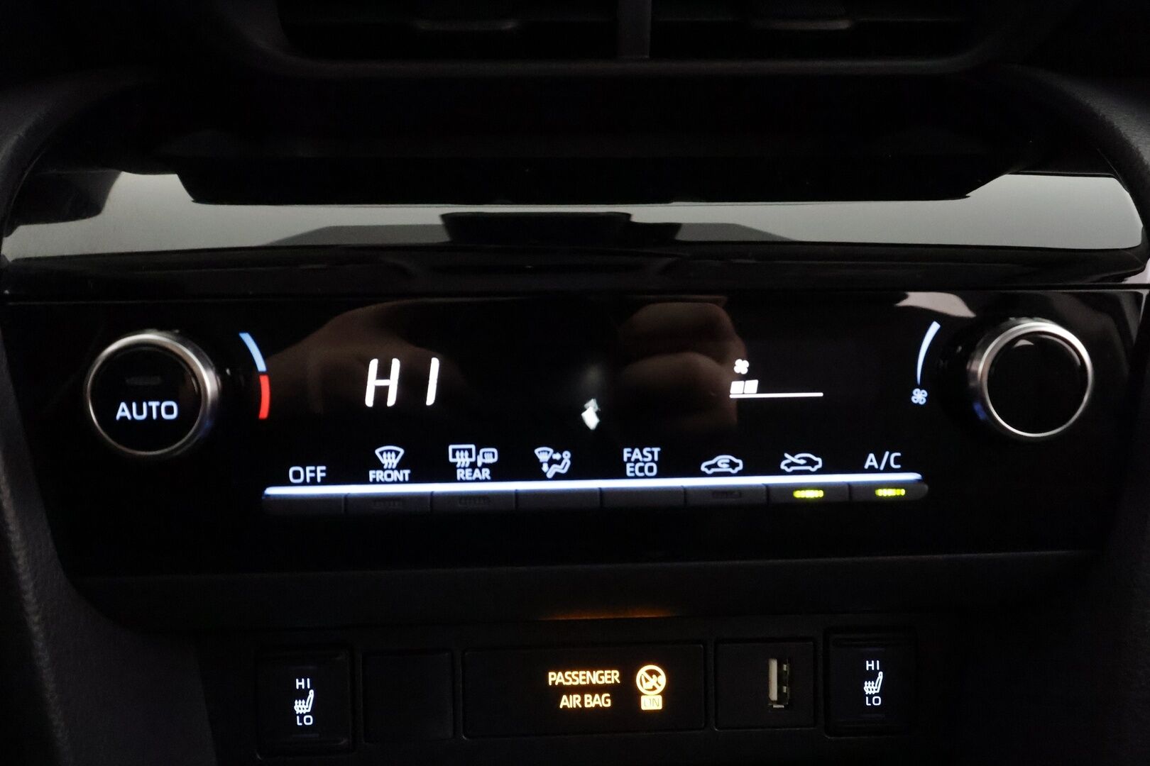 Toyota Yaris Cross 2023 1,5 Hybrid Active - | ACC | Lohko | Koukku | LED | P.kamera | Ratinlämmitys | Apple&Android | 1.Om Suomi-auto | Kahdet Renkaat | Merkkihuollettu |