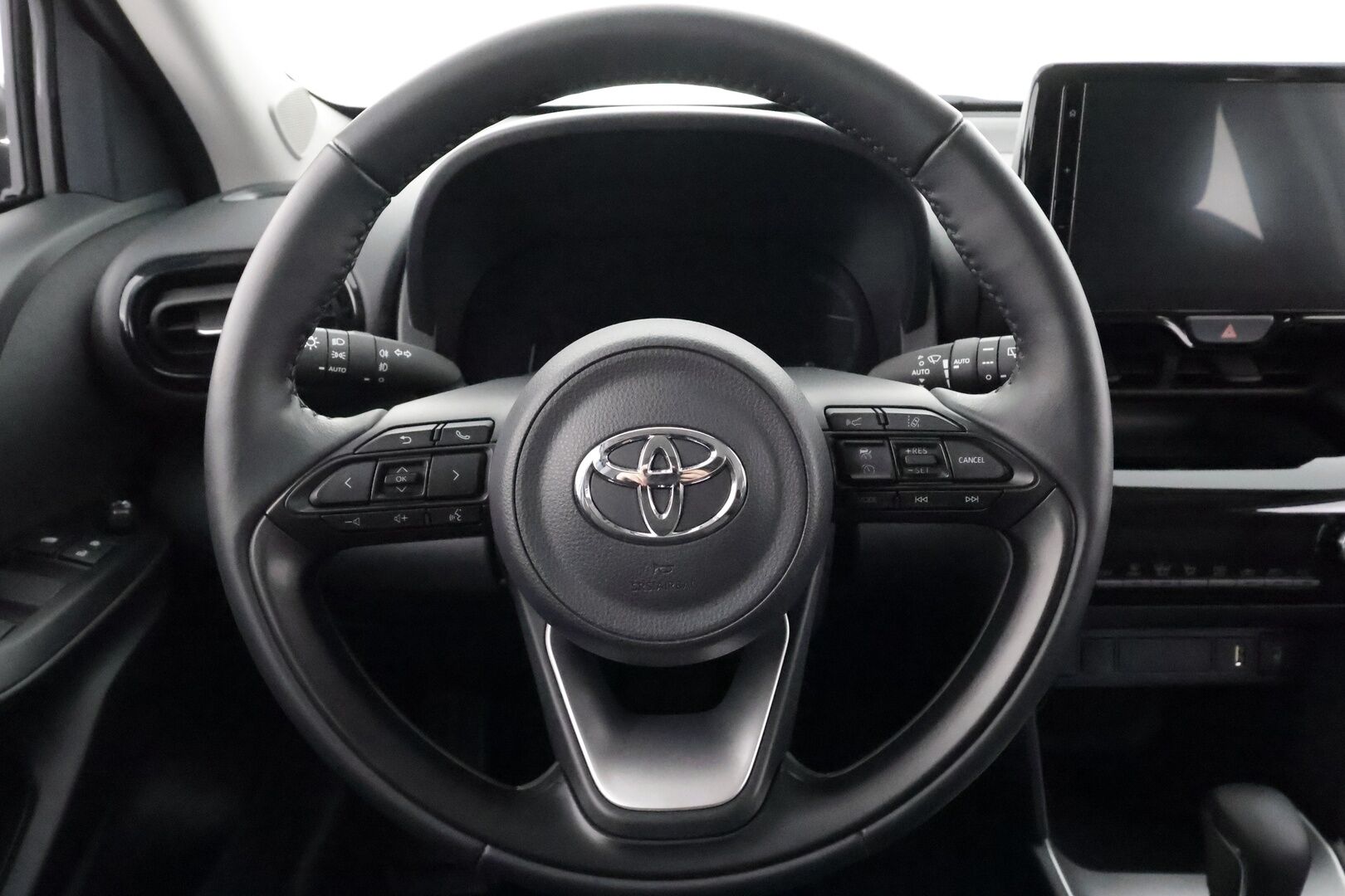 Toyota Yaris Cross 2023 1,5 Hybrid Active - | ACC | Lohko | Koukku | LED | P.kamera | Ratinlämmitys | Apple&Android | 1.Om Suomi-auto | Kahdet Renkaat | Merkkihuollettu |
