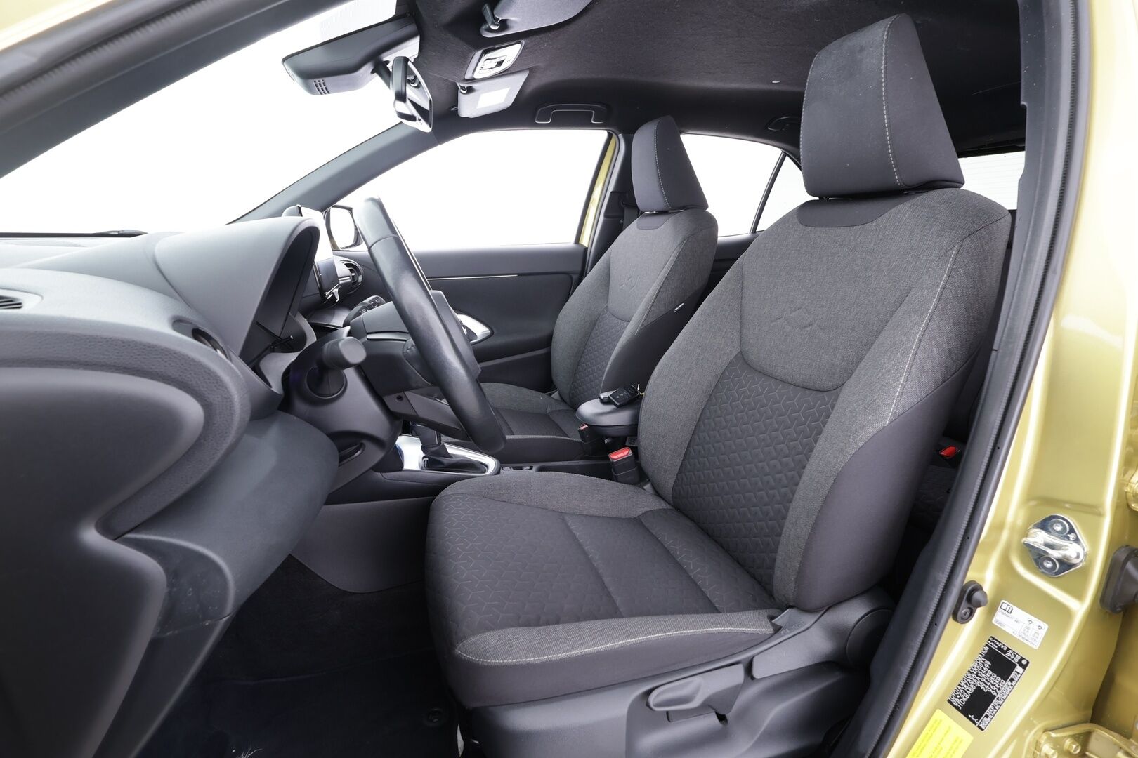 Toyota Yaris Cross 2023 1,5 Hybrid Intense - | ACC | LTA | BSM | P.kamera ja tutkat | LED | Keyless | Sähk. takaluukku | Navi | Lämm. ratti | 2x renkaat aluin | 1-om suomiauto | 
