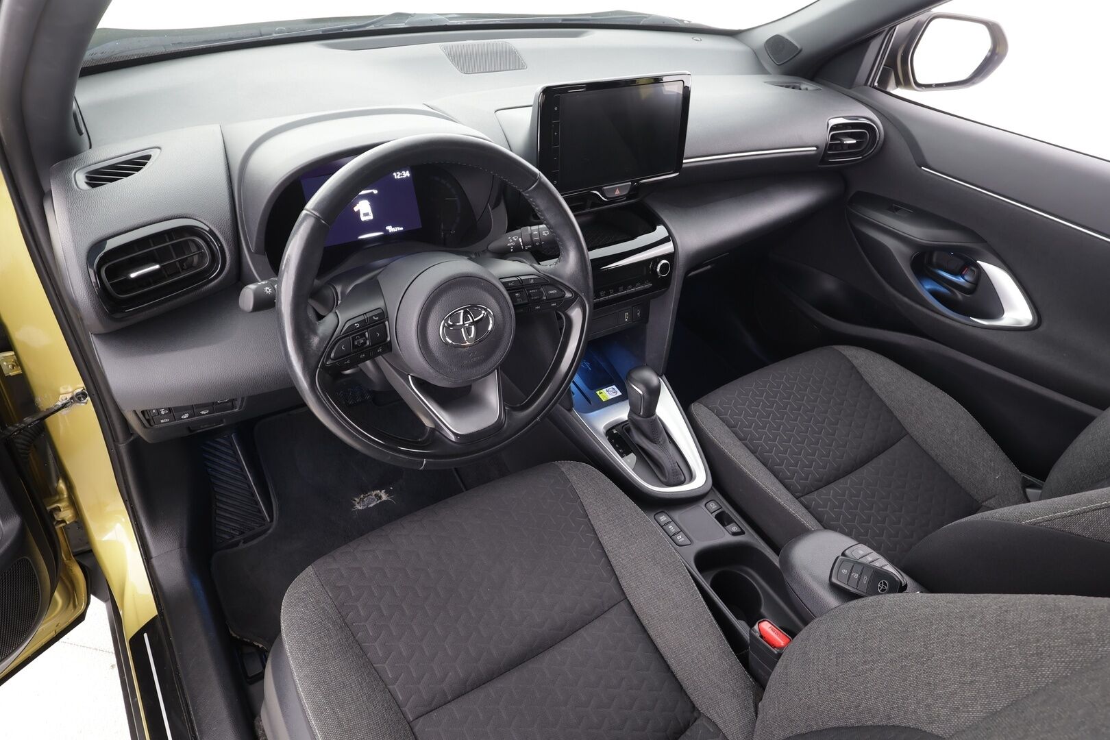 Toyota Yaris Cross 2023 1,5 Hybrid Intense - | ACC | LTA | BSM | P.kamera ja tutkat | LED | Keyless | Sähk. takaluukku | Navi | Lämm. ratti | 2x renkaat aluin | 1-om suomiauto | 