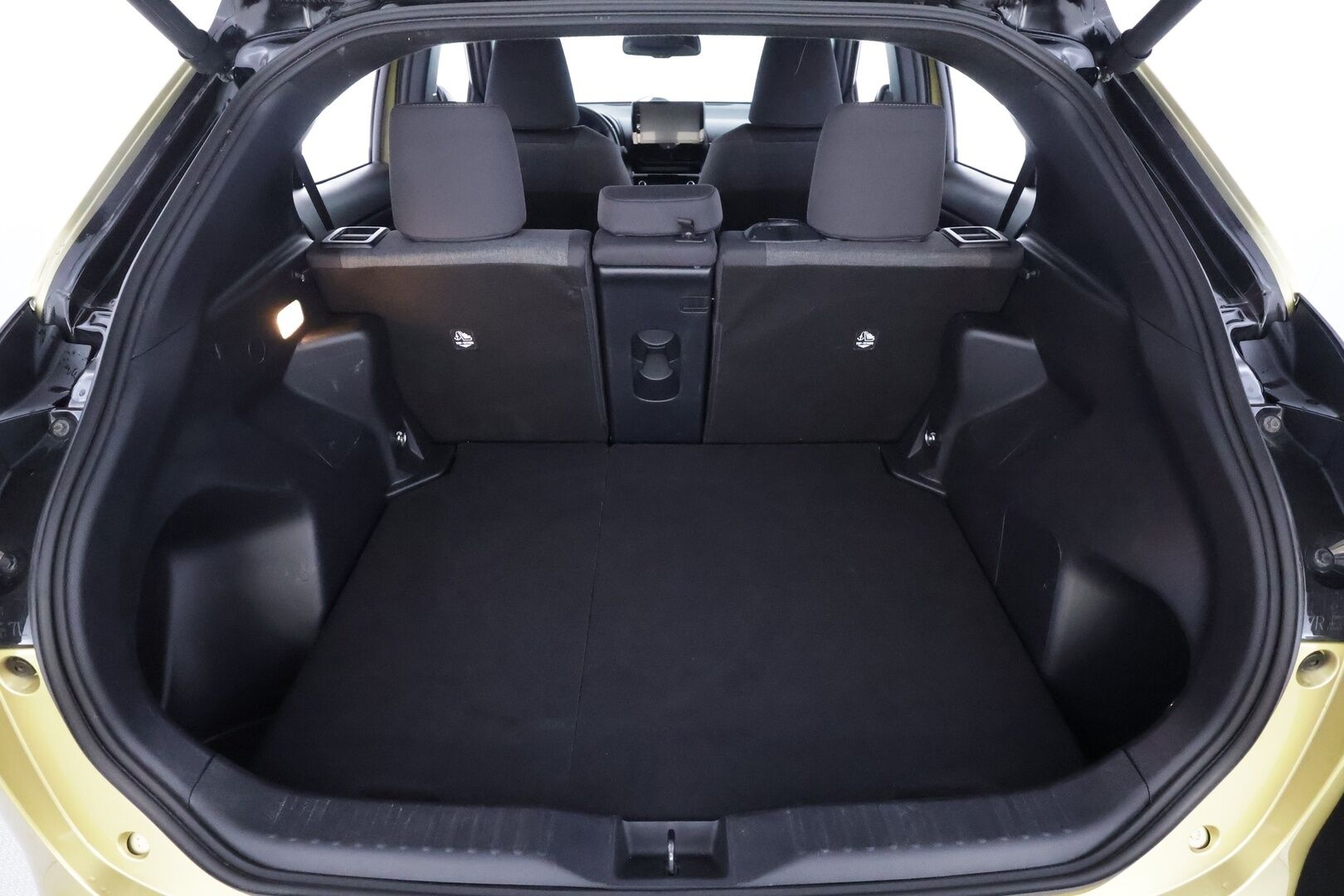 Toyota Yaris Cross 2023 1,5 Hybrid Intense - | ACC | LTA | BSM | P.kamera ja tutkat | LED | Keyless | Sähk. takaluukku | Navi | Lämm. ratti | 2x renkaat aluin | 1-om suomiauto | 