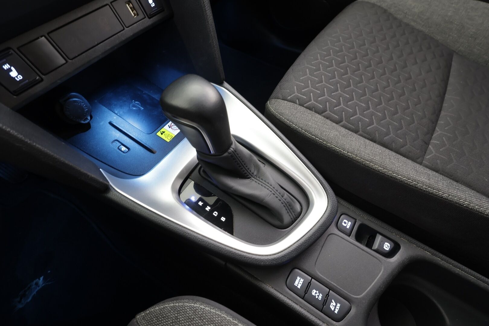 Toyota Yaris Cross 2023 1,5 Hybrid Intense - | ACC | LTA | BSM | P.kamera ja tutkat | LED | Keyless | Sähk. takaluukku | Navi | Lämm. ratti | 2x renkaat aluin | 1-om suomiauto | 