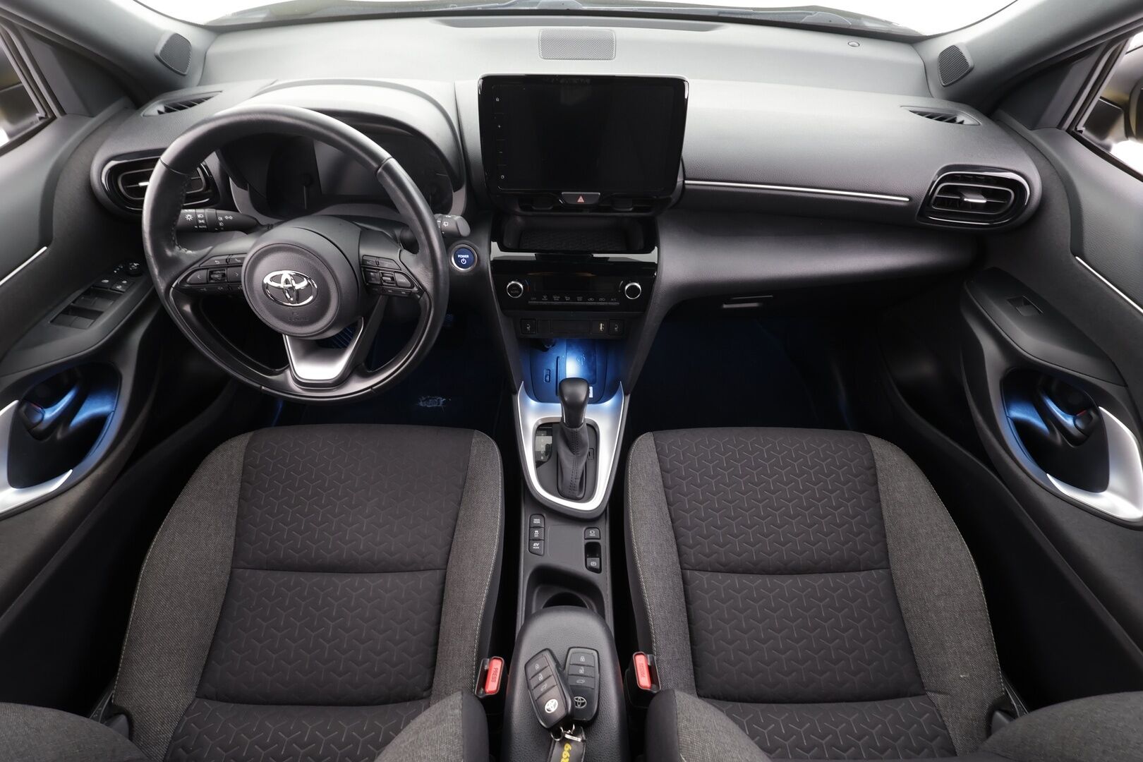 Toyota Yaris Cross 2023 1,5 Hybrid Intense - | ACC | LTA | BSM | P.kamera ja tutkat | LED | Keyless | Sähk. takaluukku | Navi | Lämm. ratti | 2x renkaat aluin | 1-om suomiauto | 