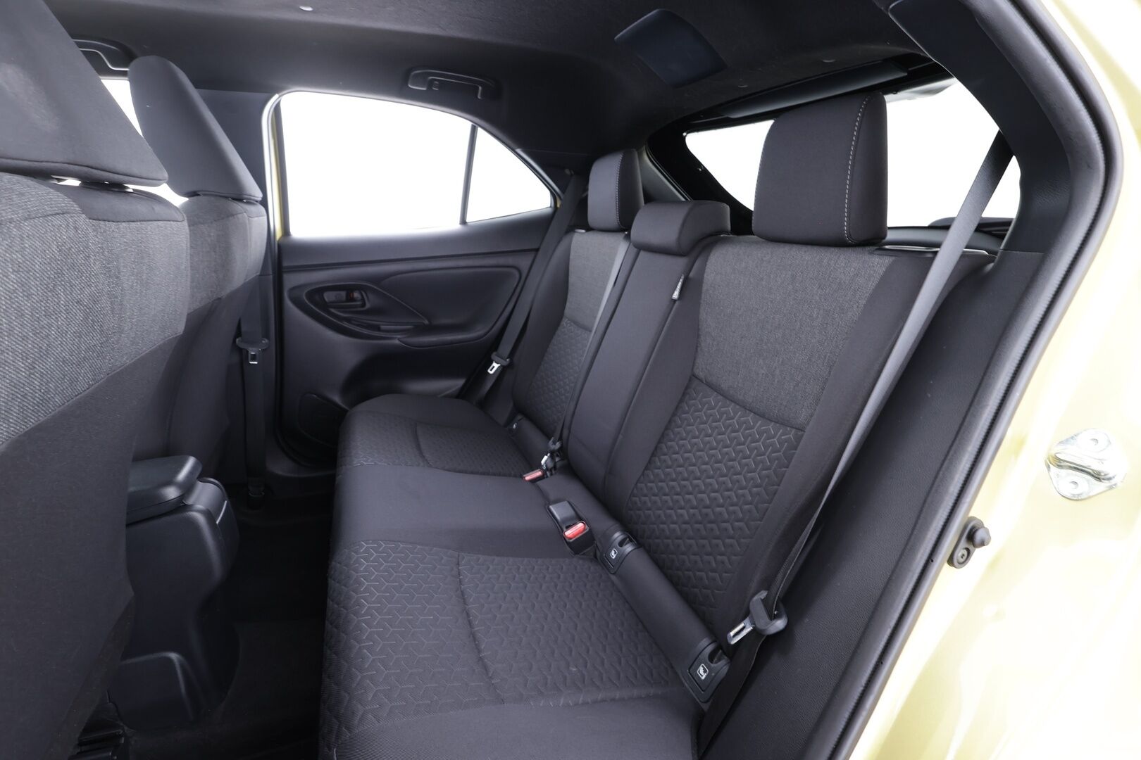 Toyota Yaris Cross 2023 1,5 Hybrid Intense - | ACC | LTA | BSM | P.kamera ja tutkat | LED | Keyless | Sähk. takaluukku | Navi | Lämm. ratti | 2x renkaat aluin | 1-om suomiauto | 