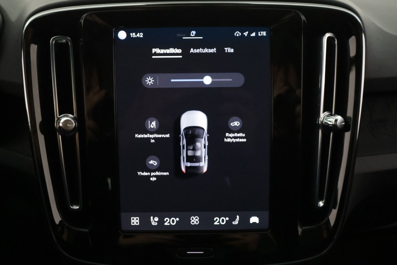 Volvo C40 2023 Recharge Twin Plus aut - 1OM Suomiauto | ILP | Koukku | Adapt.Vakkari | Lasikatto | KeylessGo | Peruutuskamera | High Perf Audio | Muistipenkki | Huippuvarusteet |2x Renkaat Aluvantein!