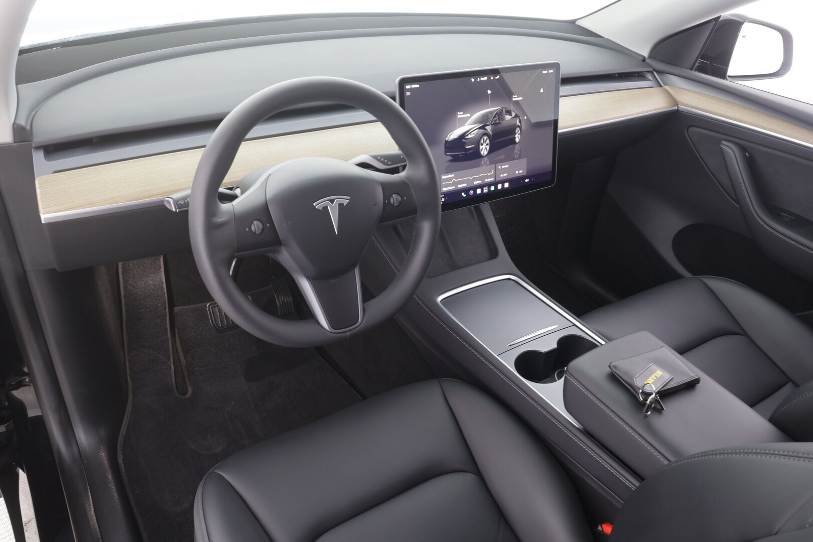 Tesla Model Y 2022 Long Range - | ACC | ILP | Koukku | Ryzen | Matrix | Lasikatto | Premium Audio | Nahat | Muistipenkki | P.kamera | 1-om suomiauto | 2x renkaat aluin |