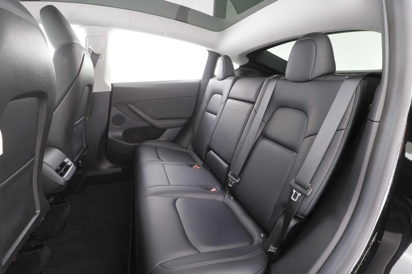 Tesla Model Y 2022 Long Range - | ACC | ILP | Koukku | Ryzen | Matrix | Lasikatto | Premium Audio | Nahat | Muistipenkki | P.kamera | 1-om suomiauto | 2x renkaat aluin |
