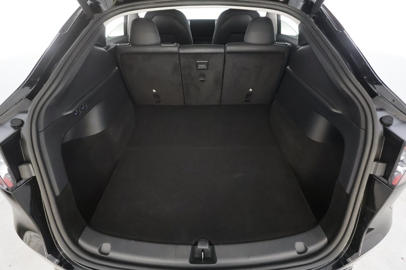 Tesla Model Y 2022 Long Range - | ACC | ILP | Koukku | Ryzen | Matrix | Lasikatto | Premium Audio | Nahat | Muistipenkki | P.kamera | 1-om suomiauto | 2x renkaat aluin |