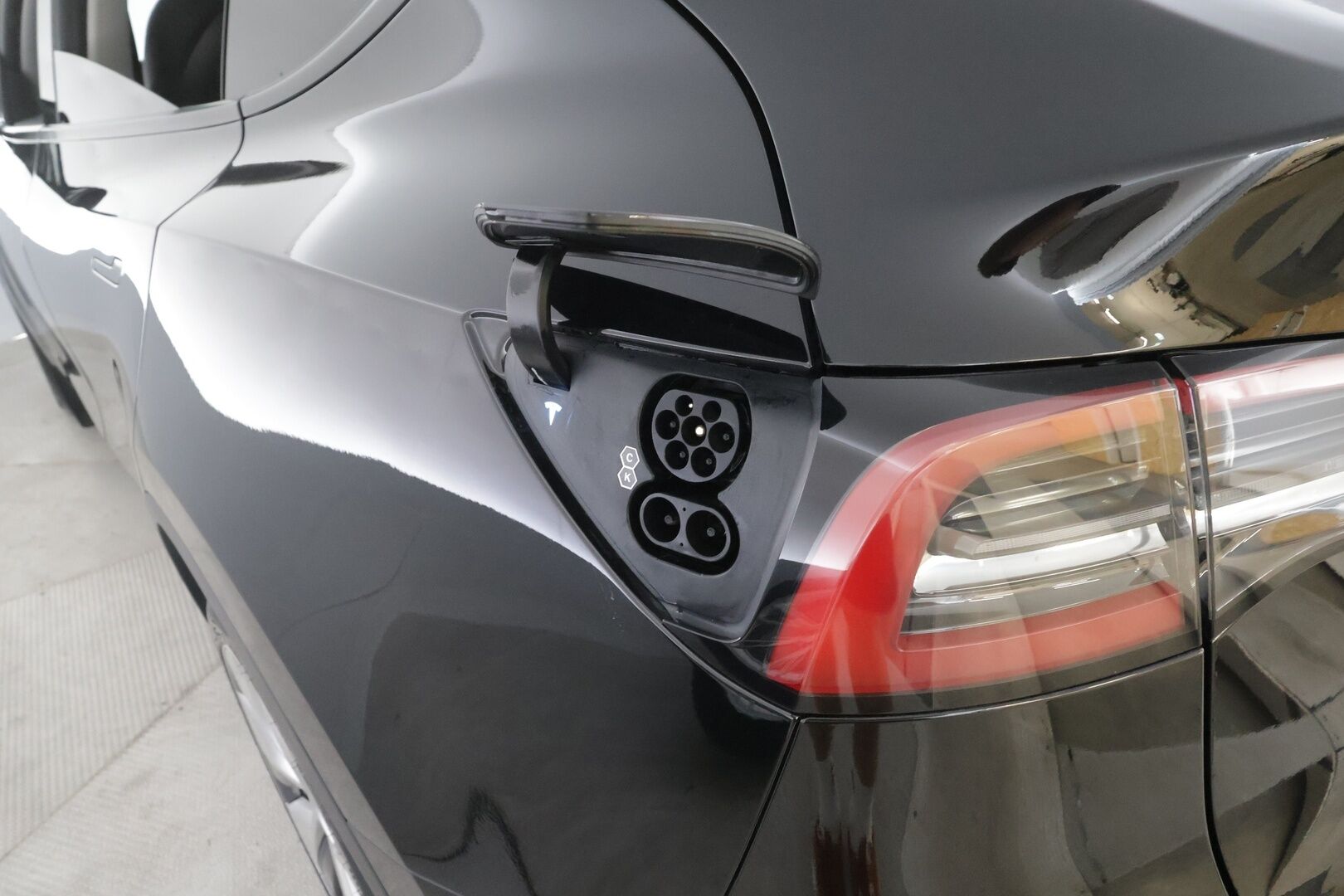 Tesla Model Y 2022 Long Range - | ACC | ILP | Koukku | Ryzen | Matrix | Lasikatto | Premium Audio | Nahat | Muistipenkki | P.kamera | 1-om suomiauto | 2x renkaat aluin |