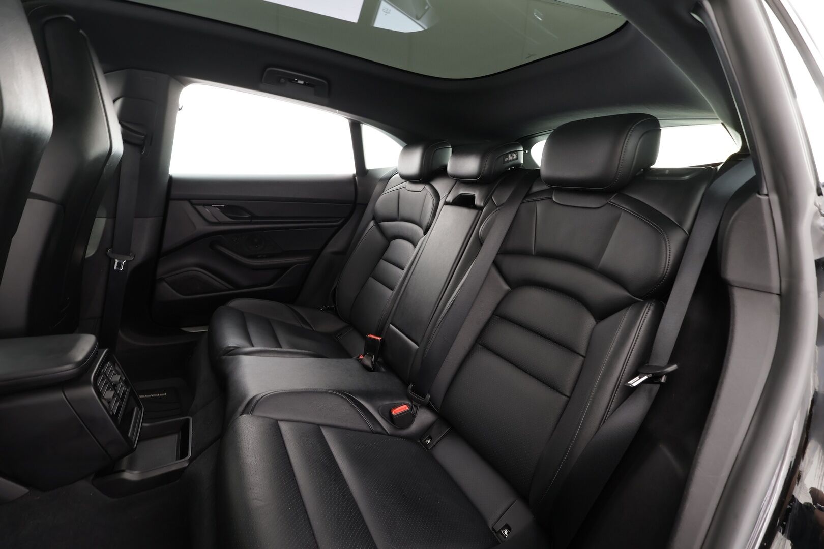 Porsche Taycan 2023 4S Cross Turismo * Lasikatto / ILP / ACC / LED / P.Kamera / Ilma-alusta / Navi / Kaistavahti / Nahkaverhoilu / Keyless * - 1-om Suomi-auto / 2x Latauskaapelit / Merkkihuollettu! - HULLU BLACKWEEK KORKOTARJOUS 2,49%