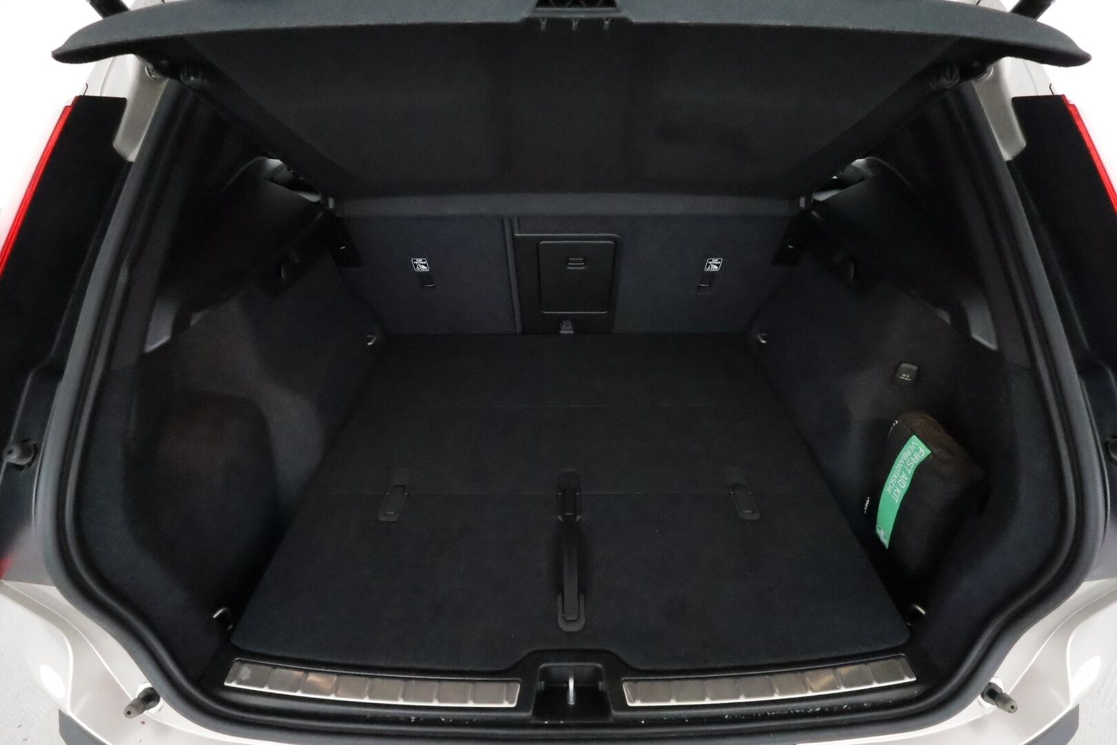 Volvo XC40 2023 B3 MHEV Business Plus Bright Aut **Webasto / ACC / LED / H&K / 360° / Sportpenkki Muistilla / Google Maps / Keyless** - 1-om Suomi-auto / Kahdet Renkaat / Merkkihuollettu!