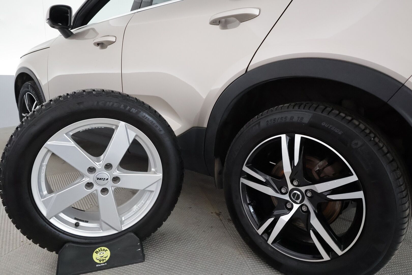 Volvo XC40 2023 B3 MHEV Business Plus Bright Aut **Webasto / ACC / LED / H&K / 360° / Sportpenkki Muistilla / Google Maps / Keyless** - 1-om Suomi-auto / Kahdet Renkaat / Merkkihuollettu!