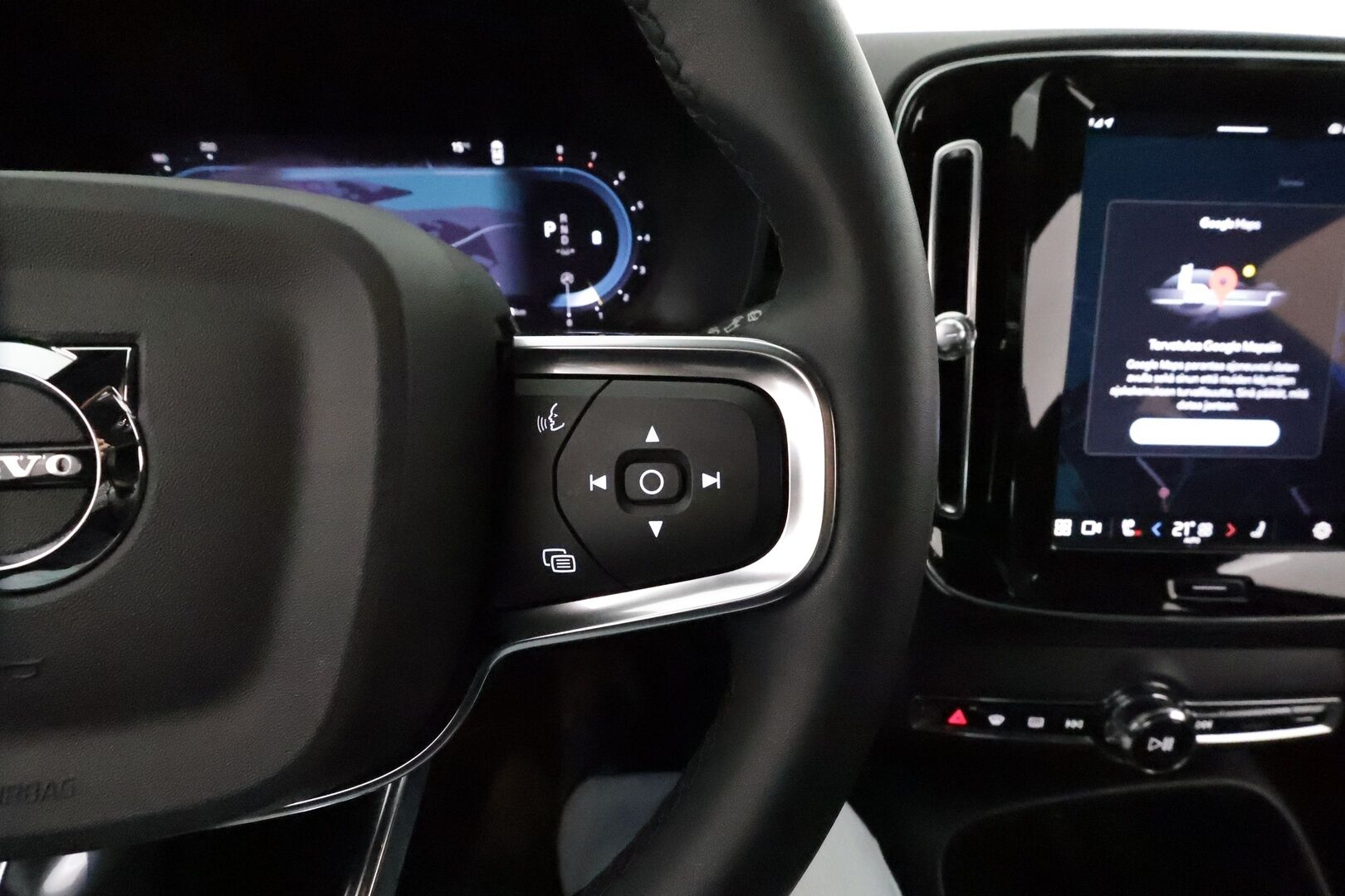Volvo XC40 2023 B3 MHEV Business Plus Bright Aut **Webasto / ACC / LED / H&K / 360° / Sportpenkki Muistilla / Google Maps / Keyless** - 1-om Suomi-auto / Kahdet Renkaat / Merkkihuollettu!
