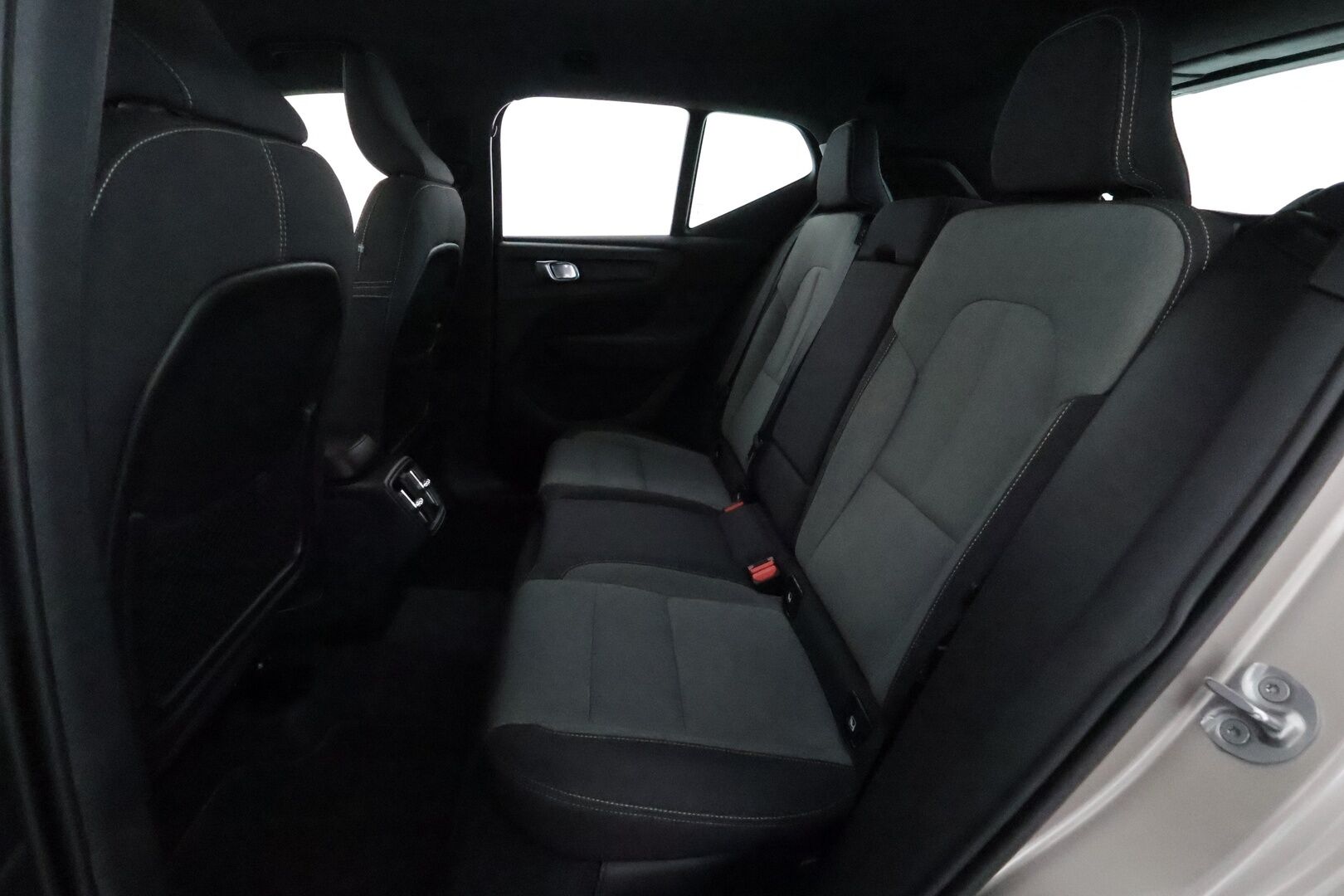 Volvo XC40 2023 B3 MHEV Business Plus Bright Aut **Webasto / ACC / LED / H&K / 360° / Sportpenkki Muistilla / Google Maps / Keyless** - 1-om Suomi-auto / Kahdet Renkaat / Merkkihuollettu!