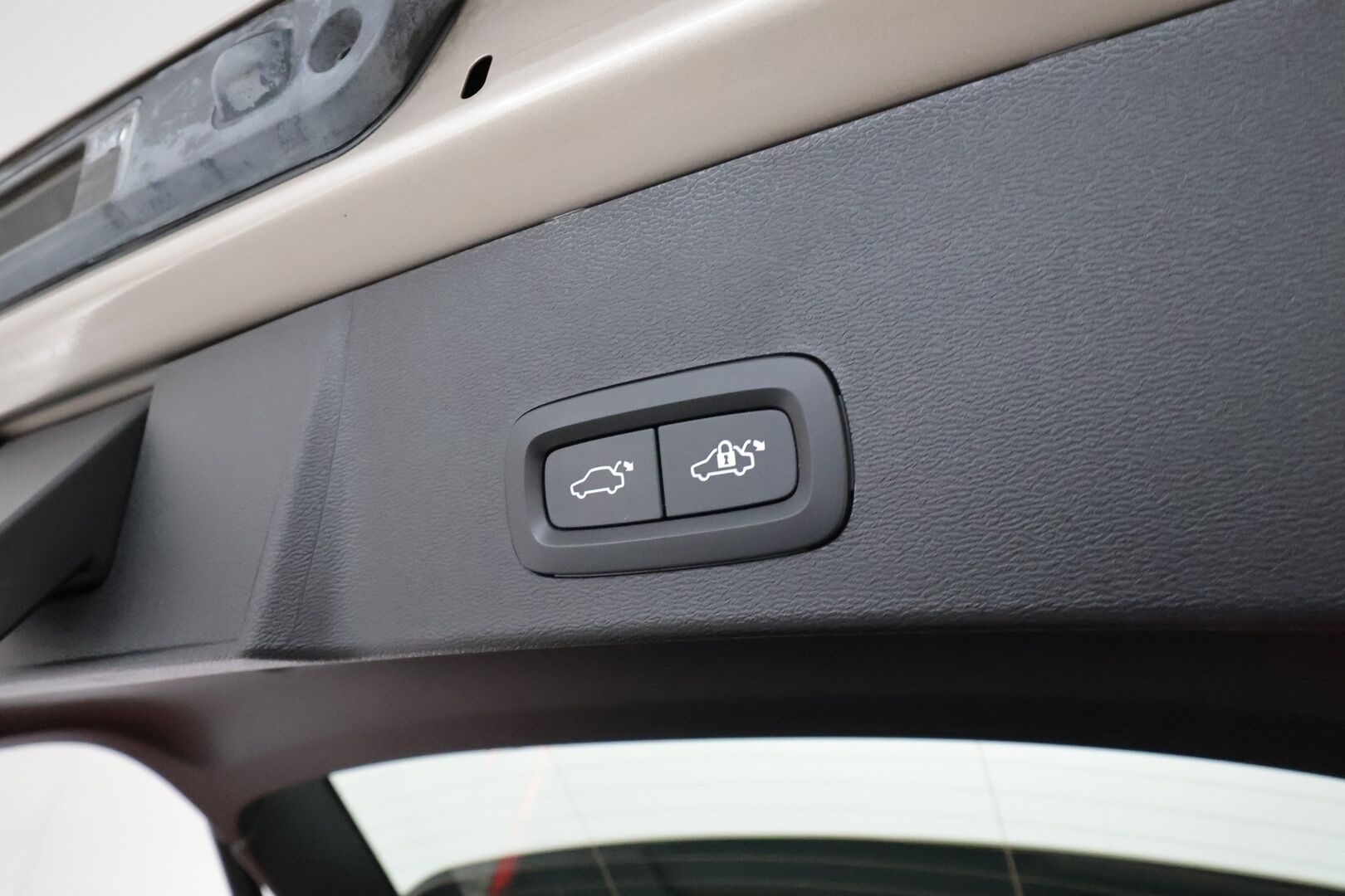 Volvo XC40 2023 B3 MHEV Business Plus Bright Aut **Webasto / ACC / LED / H&K / 360° / Sportpenkki Muistilla / Google Maps / Keyless** - 1-om Suomi-auto / Kahdet Renkaat / Merkkihuollettu!