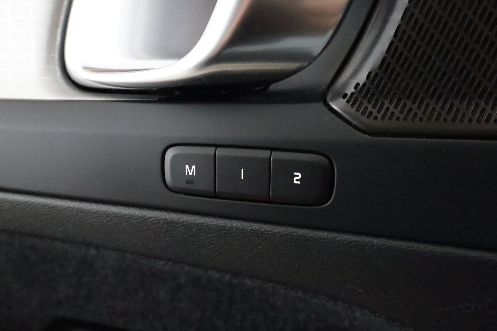 Volvo XC40 2023 B3 MHEV Business Plus Bright Aut **Webasto / ACC / LED / H&K / 360° / Sportpenkki Muistilla / Google Maps / Keyless** - 1-om Suomi-auto / Kahdet Renkaat / Merkkihuollettu!