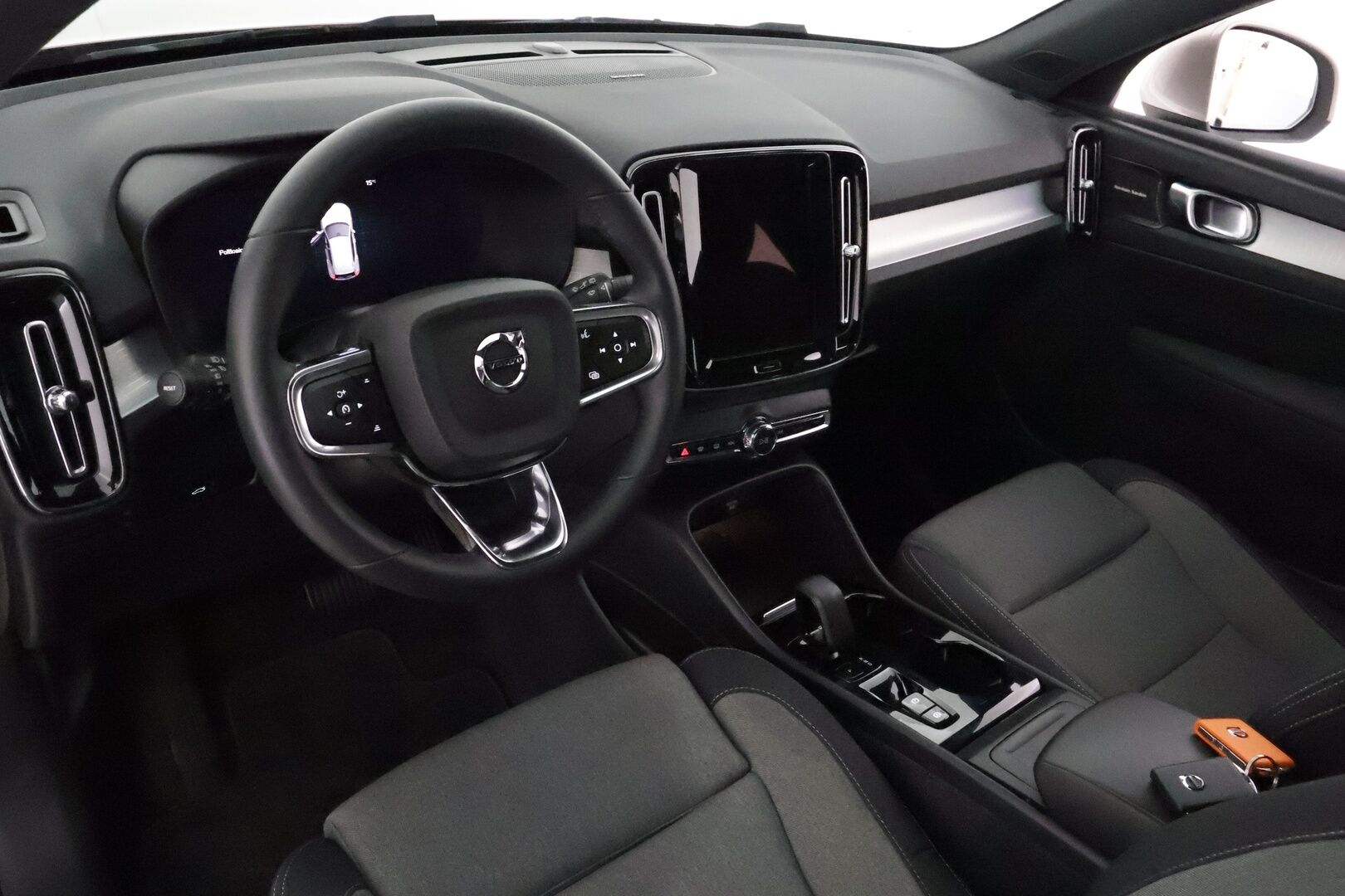 Volvo XC40 2023 B3 MHEV Business Plus Bright Aut *Webasto / ACC / LED / H&K / 360° / Sportpenkki Muistilla / Google Maps / Keyless* - 3,99 % KORKOTARJOUS TÄHÄN AUTOON 28.9. ASTI! - 1-om Suomi-auto / Kahdet Renkaat / ALV / Facelift / Merkkihuollettu / SUPER VARUSTEET!