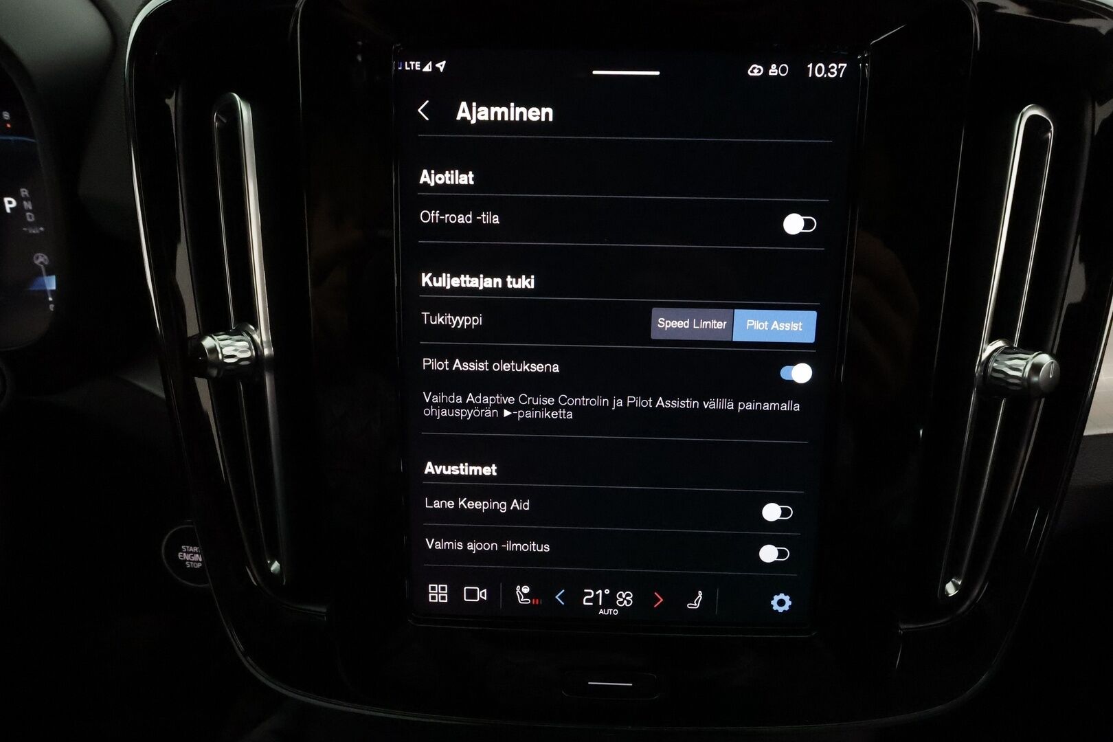 Volvo XC40 2023 B3 MHEV Business Plus Bright Aut **Webasto / ACC / LED / H&K / 360° / Sportpenkki Muistilla / Google Maps / Keyless** - 1-om Suomi-auto / Kahdet Renkaat / Merkkihuollettu!