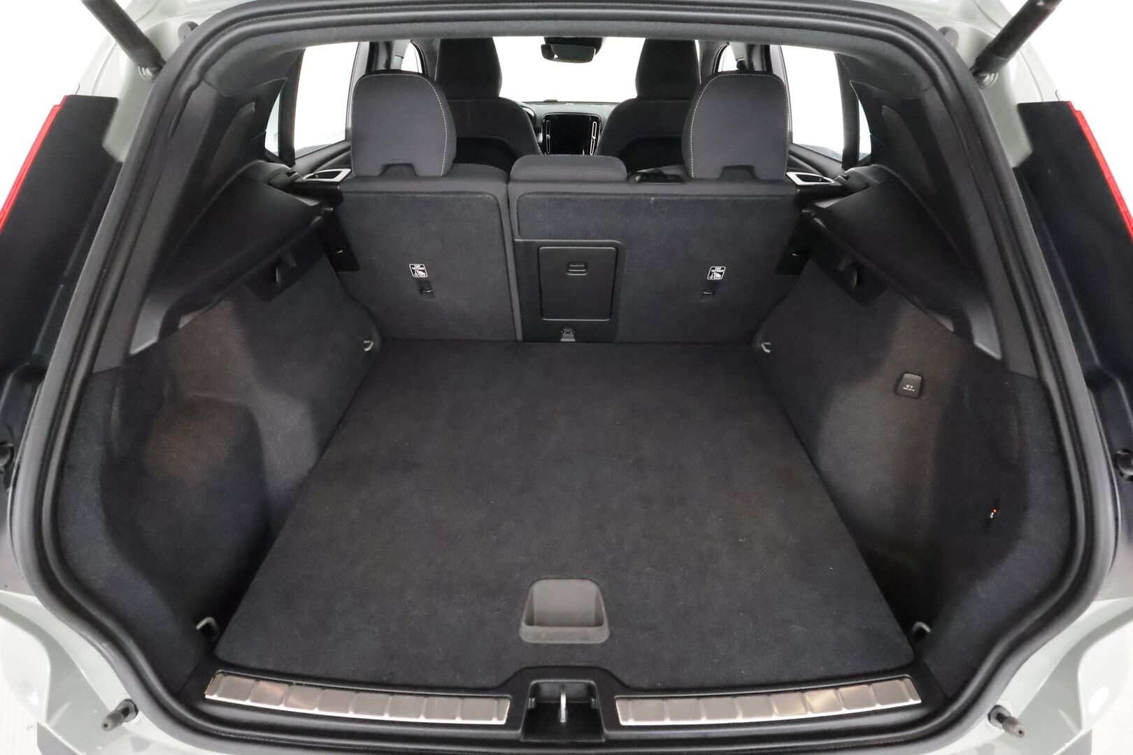 Volvo XC40 2023 T4 TwE Plus Bright aut * ACC / H&K / P.kamera / Muistipenkki / Koukku / KeylessGo / BLIS / Sähköluukku * - 1.Om Suomi-auto / Kahdet renkaat aluvanteilla / Merkkihuollettu / Huippusiisti