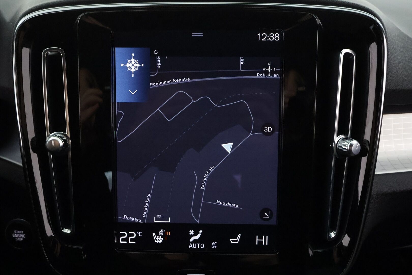 Volvo XC40 2023 T4 TwE Plus Bright aut * ACC / H&K / P.kamera / Muistipenkki / Koukku / KeylessGo / BLIS / Sähköluukku * - 1.Om Suomi-auto / Akku kuntotarkastettu / Kahdet renkaat aluvanteilla / Merkkihuollettu / Huippusiisti