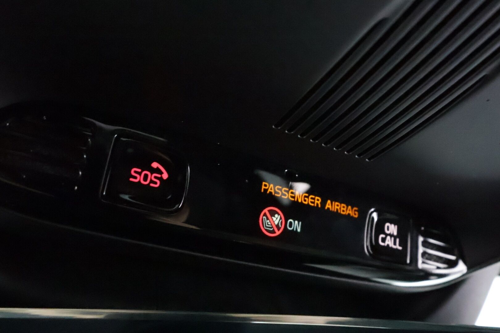 Volvo XC40 2023 T4 TwE Plus Bright aut * ACC / H&K / P.kamera / Muistipenkki / Koukku / KeylessGo / BLIS / Sähköluukku * - 1.Om Suomi-auto / Akku kuntotarkastettu / Kahdet renkaat aluvanteilla / Merkkihuollettu / Huippusiisti