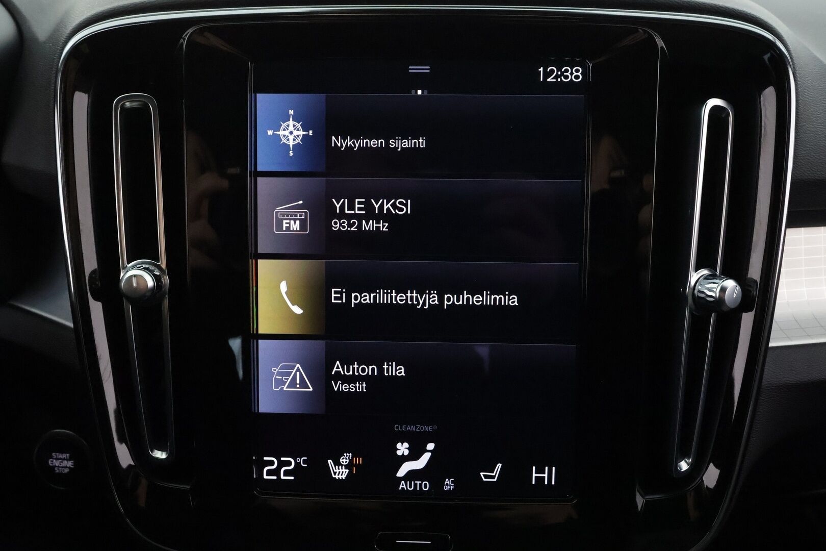 Volvo XC40 2023 T4 TwE Plus Bright aut * ACC / H&K / P.kamera / Muistipenkki / Koukku / KeylessGo / BLIS / Sähköluukku * - 1.Om Suomi-auto / Kahdet renkaat aluvanteilla / Merkkihuollettu / Huippusiisti