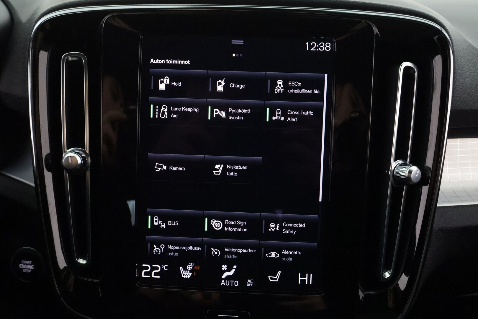 Volvo XC40 2023 T4 TwE Plus Bright aut * ACC / H&K / P.kamera / Muistipenkki / Koukku / KeylessGo / BLIS / Sähköluukku * - 1.Om Suomi-auto / Akku kuntotarkastettu / Kahdet renkaat aluvanteilla / Merkkihuollettu / Huippusiisti