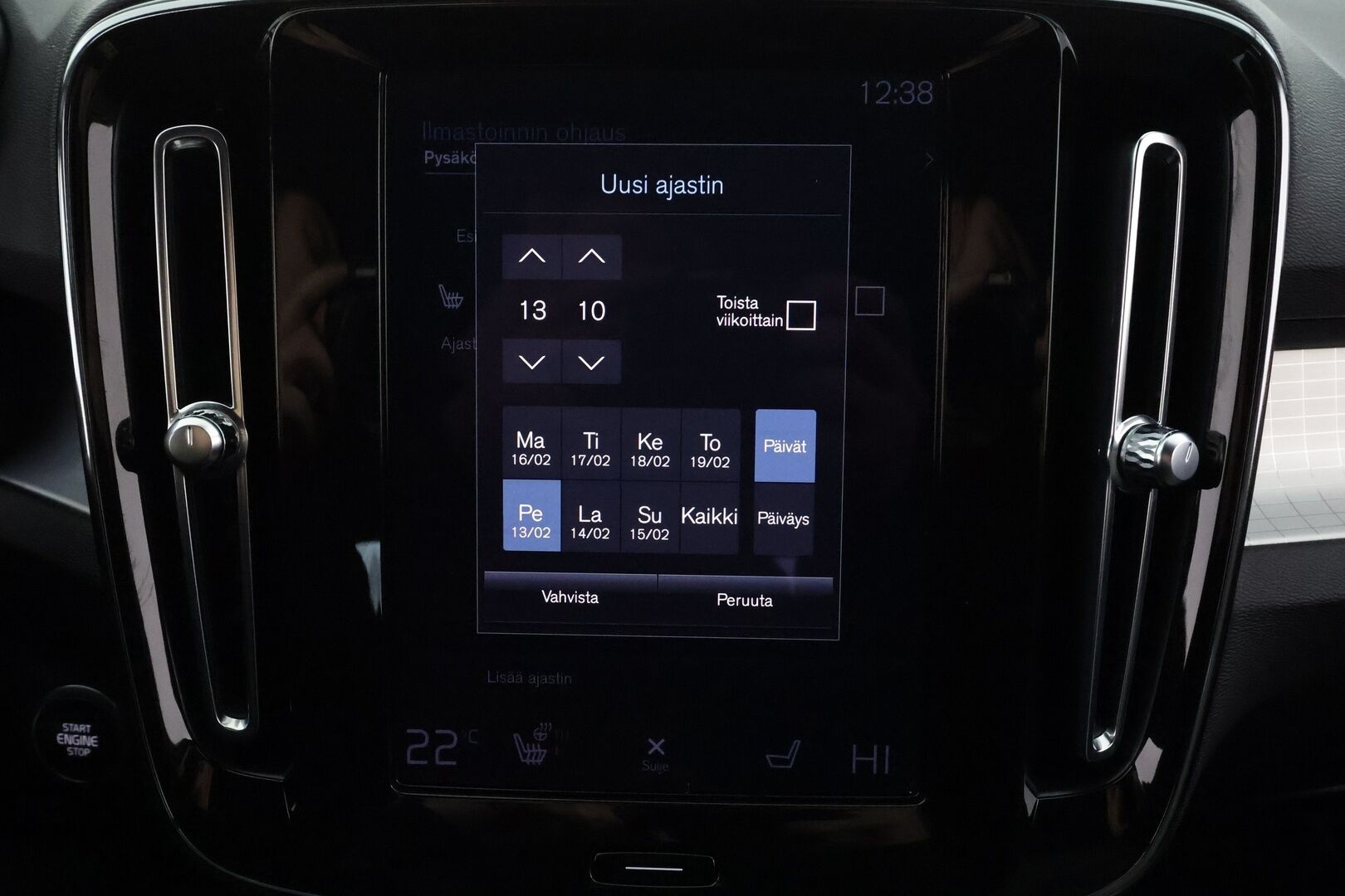 Volvo XC40 2023 T4 TwE Plus Bright aut * ACC / H&K / P.kamera / Muistipenkki / Koukku / KeylessGo / BLIS / Sähköluukku * - 1.Om Suomi-auto / Kahdet renkaat aluvanteilla / Merkkihuollettu / Huippusiisti