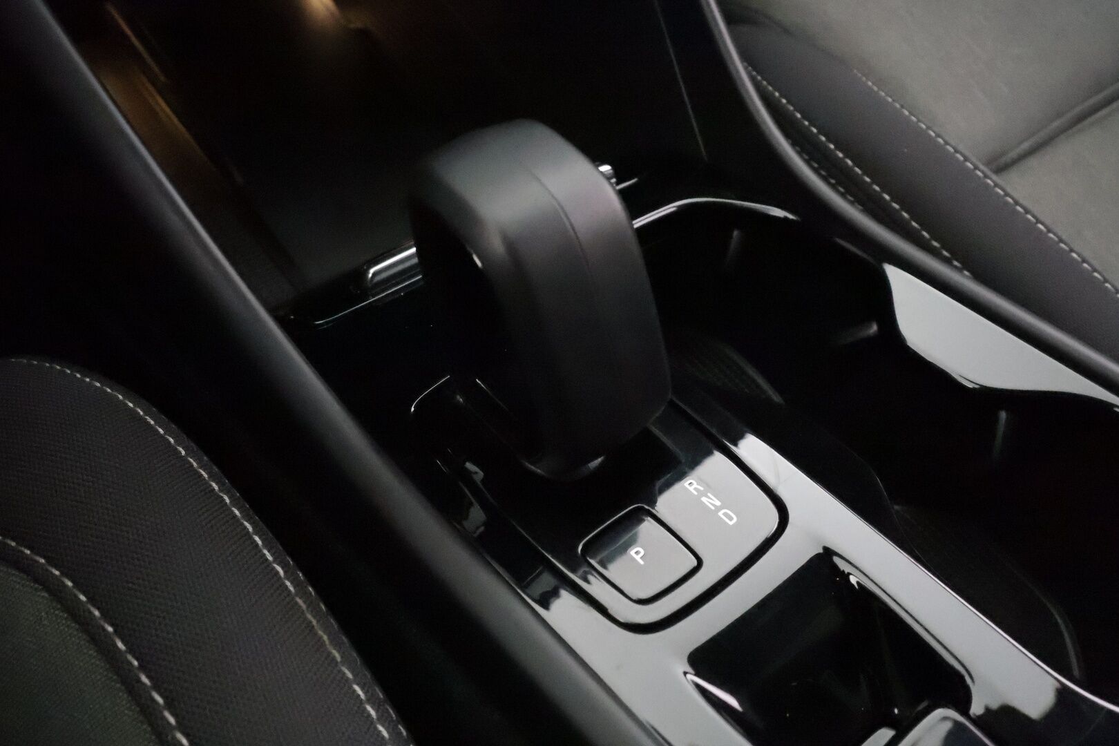 Volvo XC40 2023 T4 TwE Plus Bright aut * ACC / H&K / P.kamera / Muistipenkki / Koukku / KeylessGo / BLIS / Sähköluukku * - 1.Om Suomi-auto / Akku kuntotarkastettu / Kahdet renkaat aluvanteilla / Merkkihuollettu / Huippusiisti