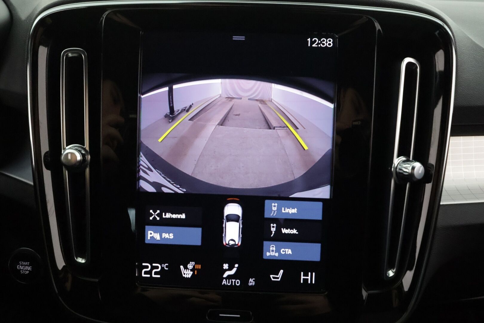 Volvo XC40 2023 T4 TwE Plus Bright aut * ACC / H&K / P.kamera / Muistipenkki / Koukku / KeylessGo / BLIS / Sähköluukku * - 1.Om Suomi-auto / Kahdet renkaat aluvanteilla / Merkkihuollettu / Huippusiisti