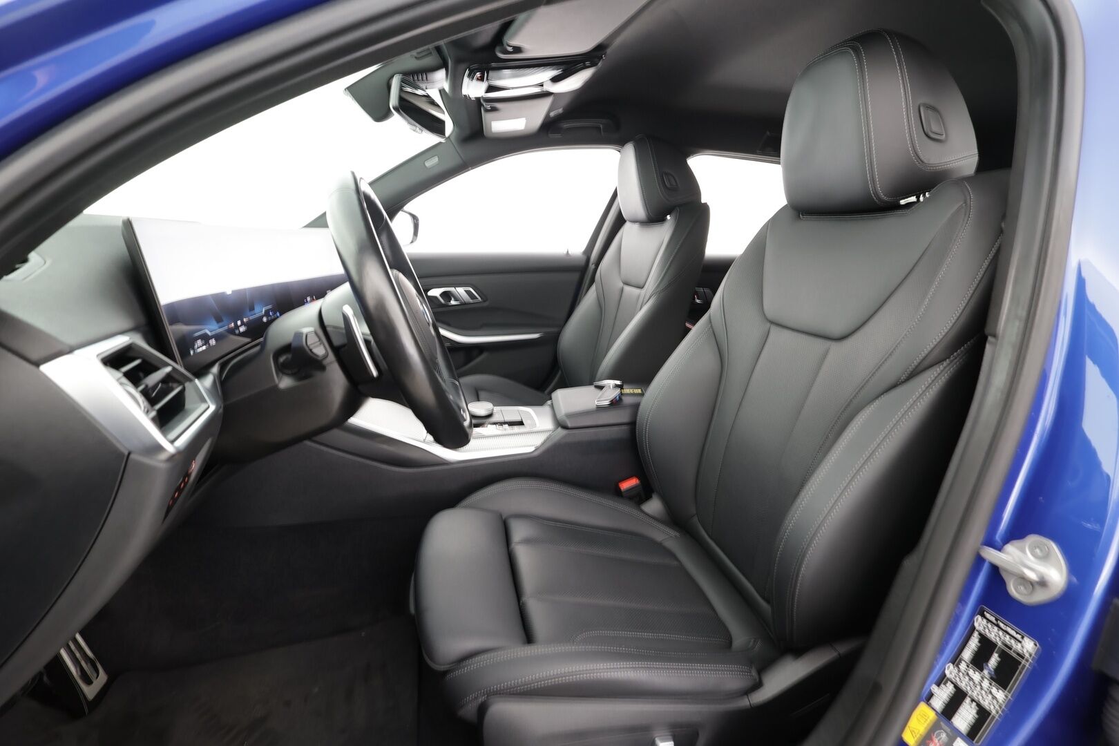 BMW 330 2023 G21 Touring 330e xDrive A M Sport * ACC / 360° / H&K / Muistipenkki / Comfort Access / Navi / Facelift * - 1.Om Suomi-auto / Akku kuntotarkastettu / Kahdet renkaat aluvanteilla 