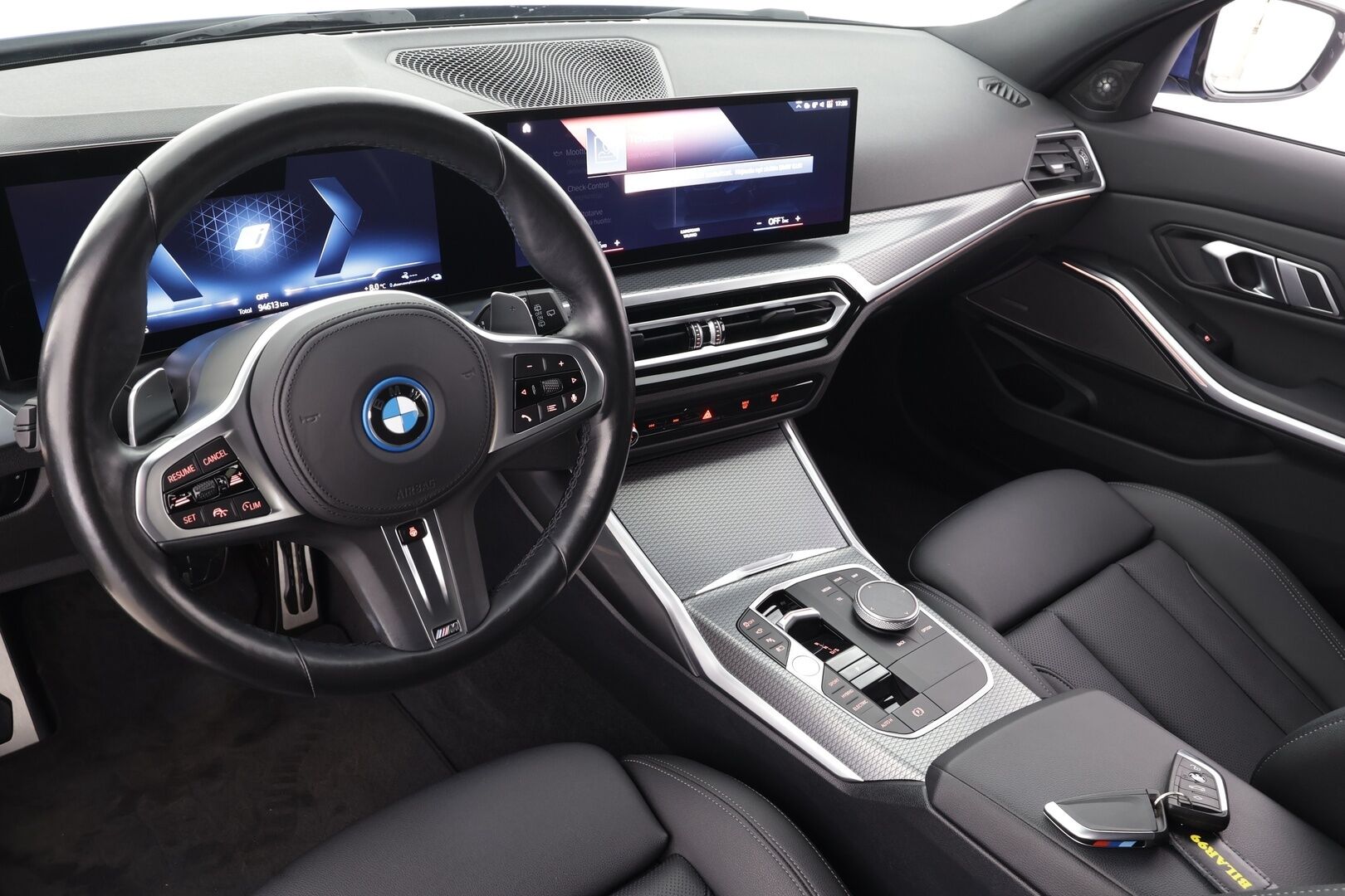 BMW 330 2023 G21 Touring 330e xDrive A M Sport * ACC / 360° / H&K / Muistipenkki / Comfort Access / Navi / Facelift * - 1.Om Suomi-auto / Akku kuntotarkastettu / Kahdet renkaat aluvanteilla 