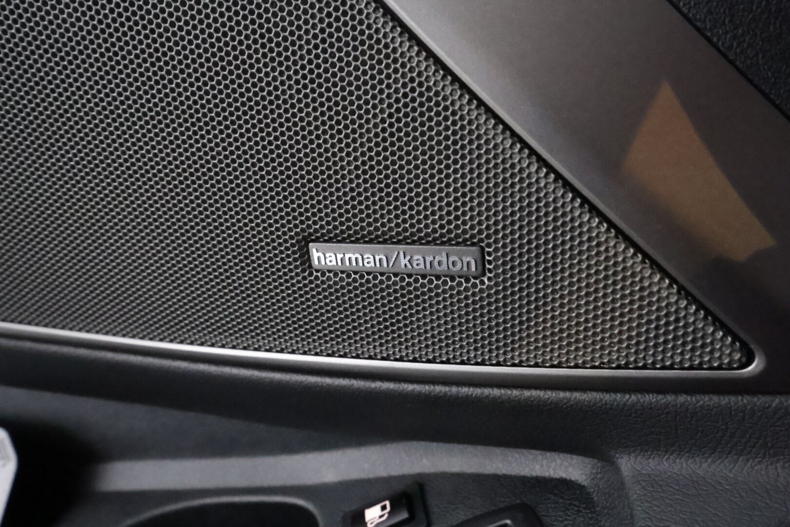 BMW 330 2023 G21 Touring 330e xDrive A M Sport * ACC / 360° / H&K / Muistipenkki / Comfort Access / Navi / Facelift * - 1.Om Suomi-auto / Akku kuntotarkastettu / Kahdet renkaat aluvanteilla 