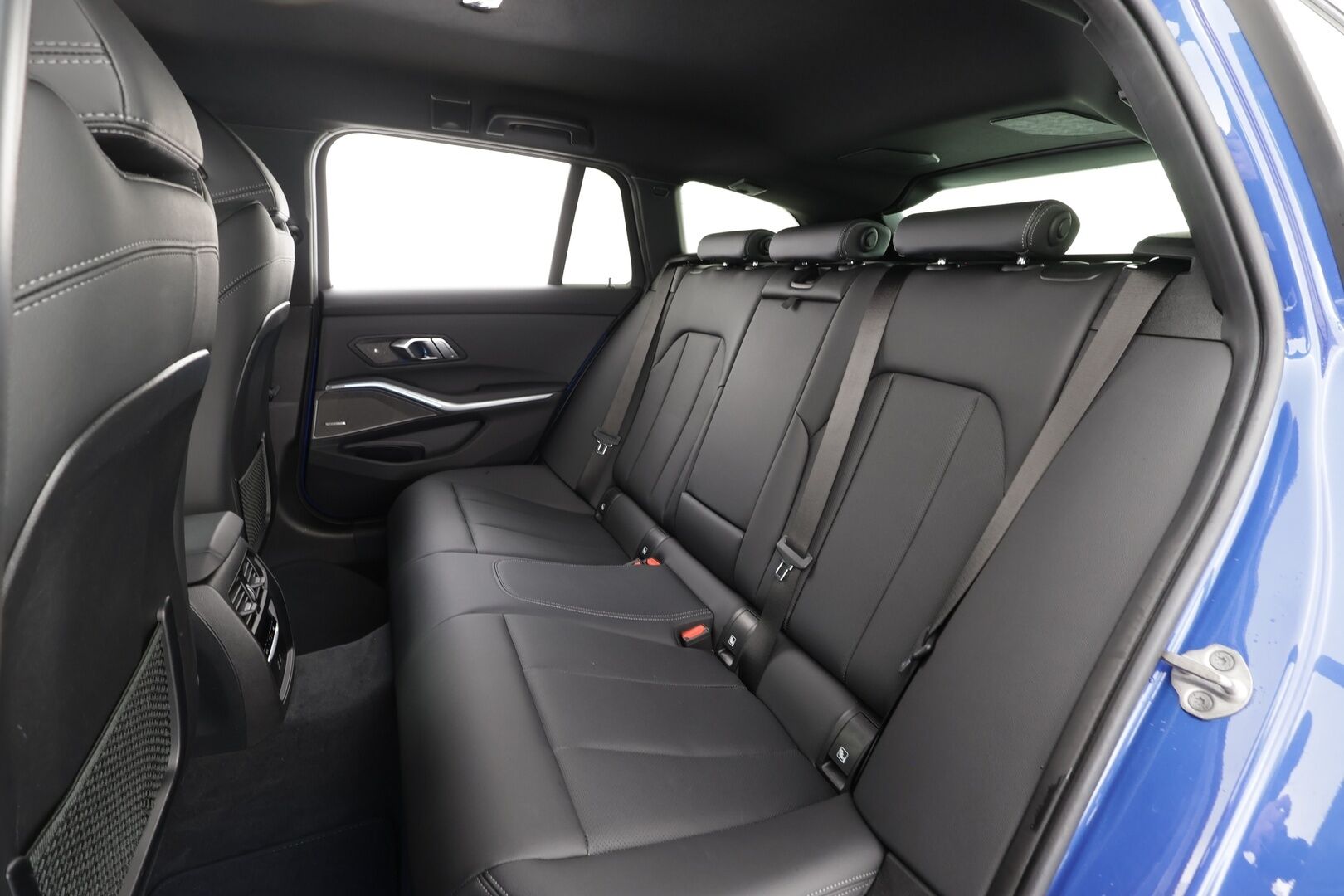 BMW 330 2023 G21 Touring 330e xDrive A M Sport * ACC / 360° / H&K / Muistipenkki / Comfort Access / Navi / Facelift * - 1.Om Suomi-auto / Akku kuntotarkastettu / Kahdet renkaat aluvanteilla 