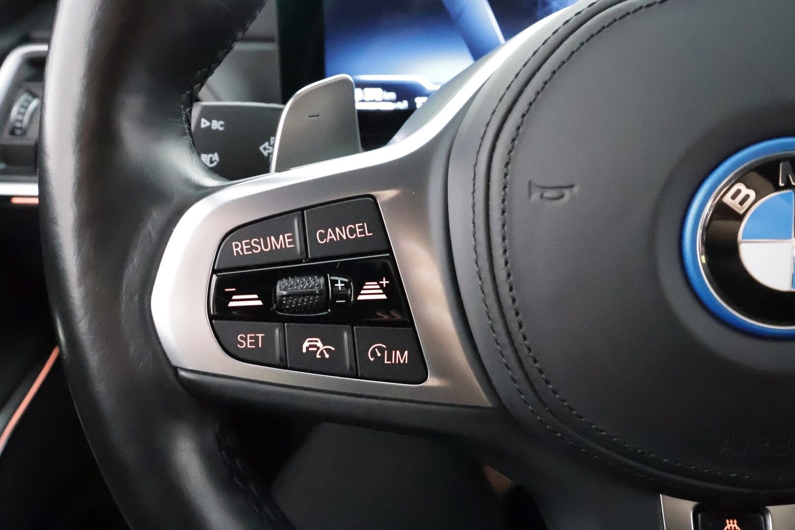 BMW 330 2023 G21 Touring 330e xDrive A M Sport * ACC / 360° / H&K / Muistipenkki / Comfort Access / Navi / Facelift * - 1.Om Suomi-auto / Akku kuntotarkastettu / Kahdet renkaat aluvanteilla 