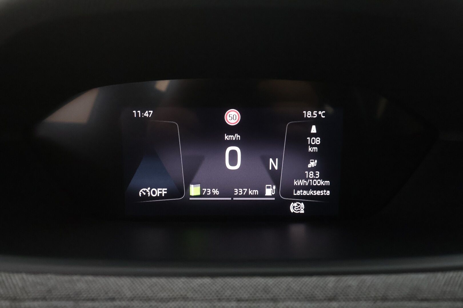 Skoda Enyaq 2022 80 iV - | ACC | ILP | Koukku | Puolinahat | Keyless | P.kamera | Side Assist | Lane Assist | Sähk. takaluukku | Lämm. ratti | LED | Ambient Light | 