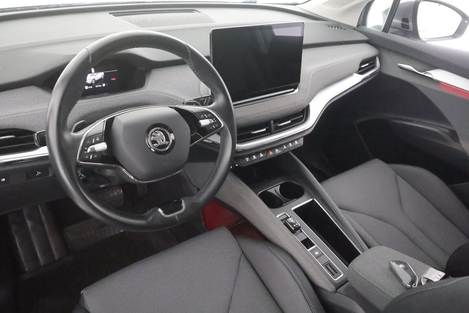 Skoda Enyaq 2022 80 iV - | ACC | ILP | Koukku | Puolinahat | Keyless | P.kamera | Side Assist | Lane Assist | Sähk. takaluukku | Lämm. ratti | LED | Ambient Light | 