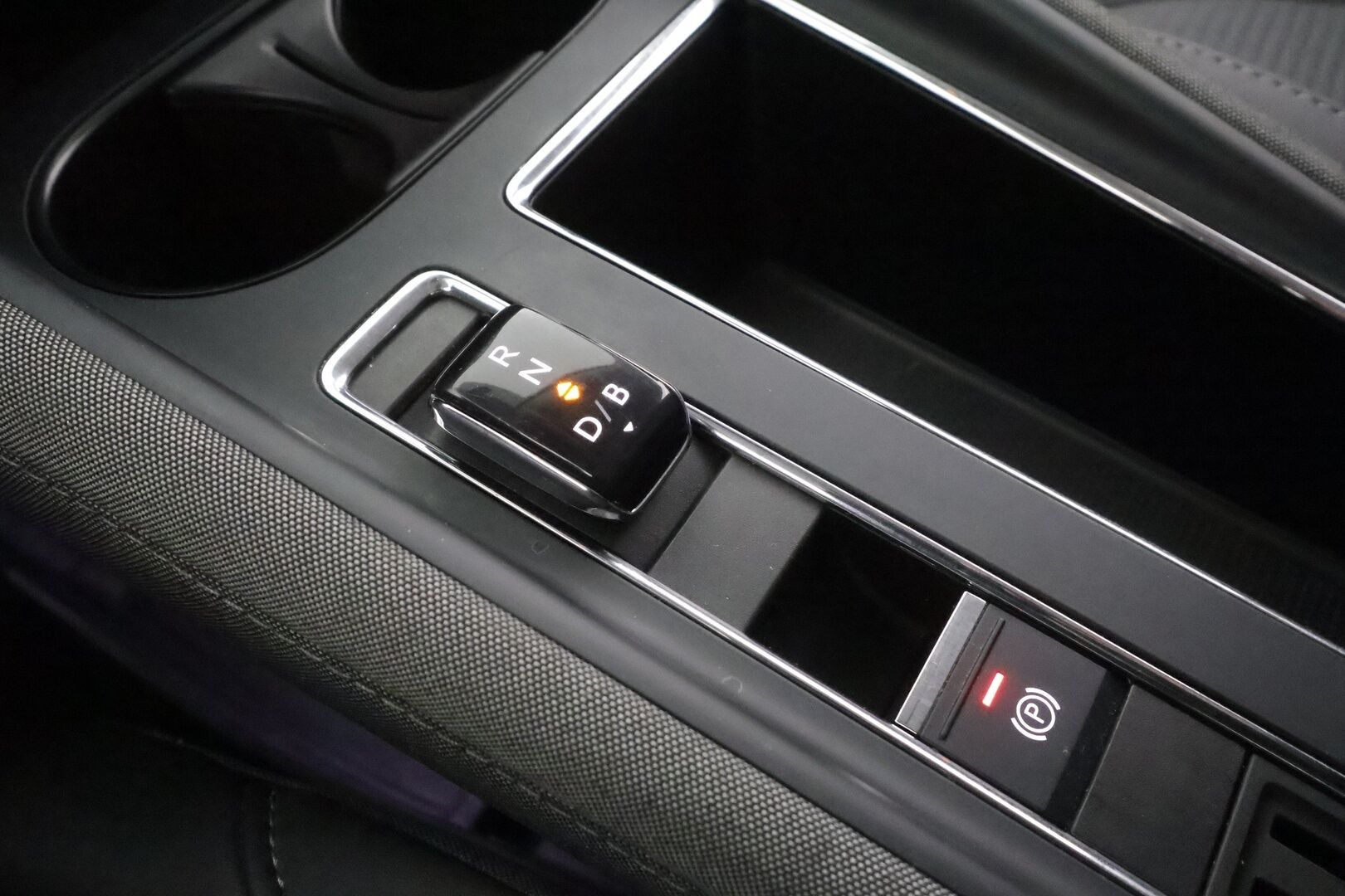 Skoda Enyaq 2022 80 iV - | ACC | ILP | Koukku | Puolinahat | Keyless | P.kamera | Side Assist | Lane Assist | Sähk. takaluukku | Lämm. ratti | LED | Ambient Light | 