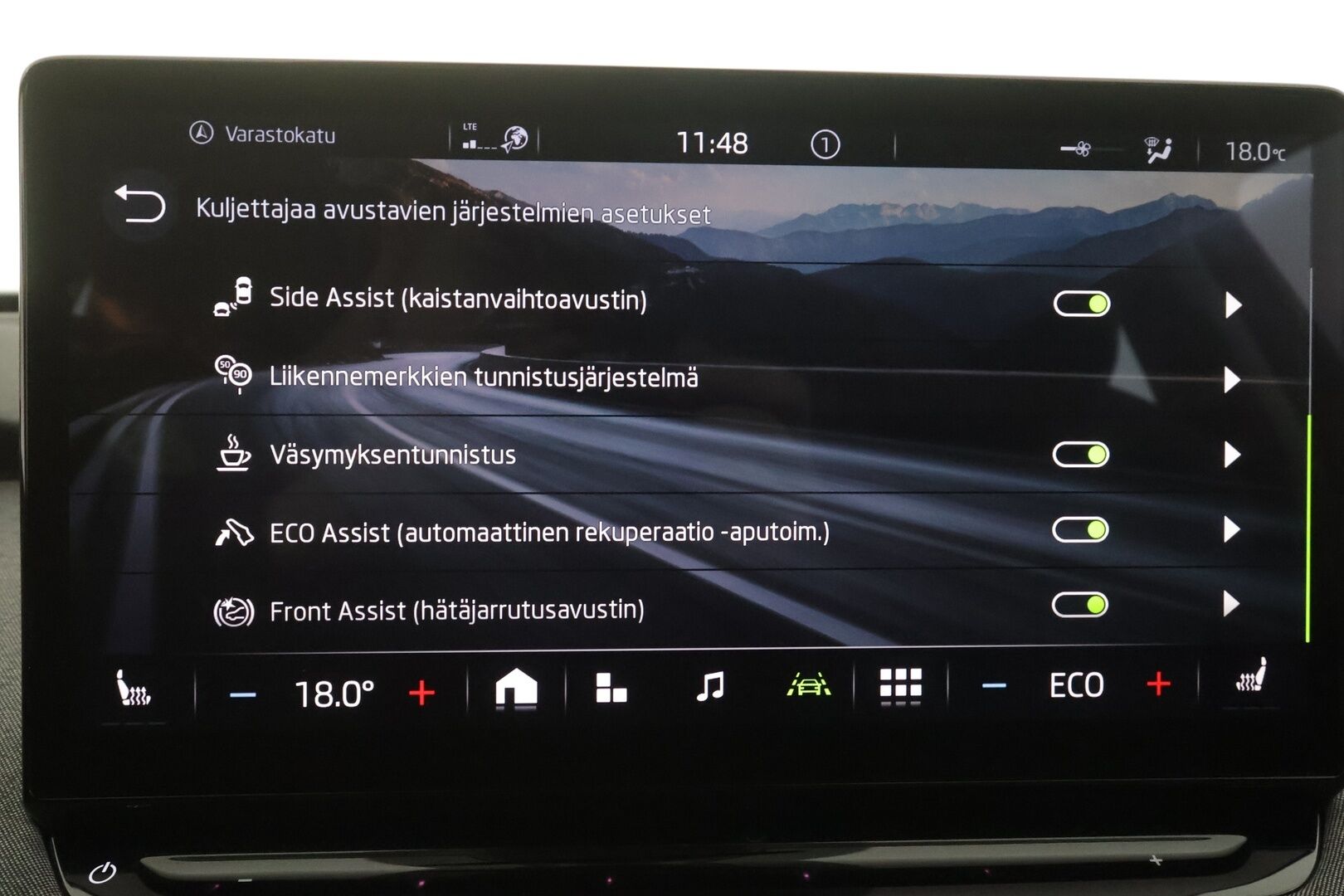 Skoda Enyaq 2022 80 iV - | ACC | ILP | Koukku | Puolinahat | Keyless | P.kamera | Side Assist | Lane Assist | Sähk. takaluukku | Lämm. ratti | LED | Ambient Light | 