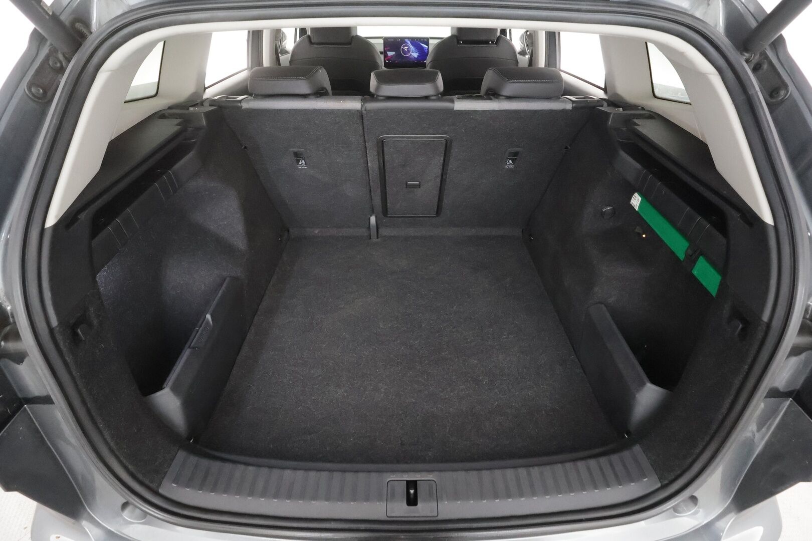 Skoda Enyaq 2022 80 iV - | ACC | ILP | Koukku | Puolinahat | Keyless | P.kamera | Side Assist | Lane Assist | Sähk. takaluukku | Lämm. ratti | LED | Ambient Light | 