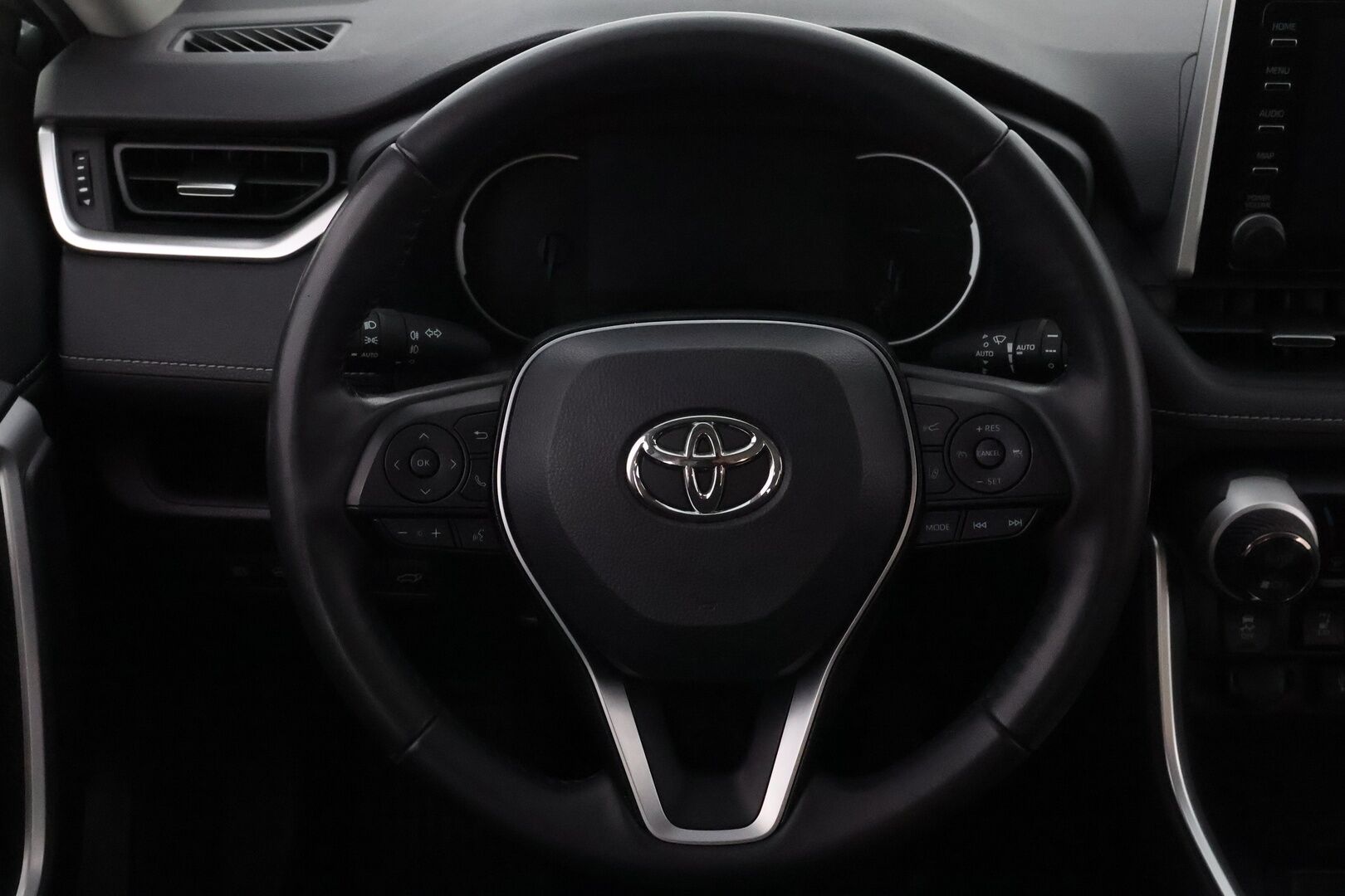 Toyota RAV4 2022 2,5 Hybrid 2022 Edition - 3,99 % KORKOTARJOUS TÄHÄN AUTOON - 1Om Suomiauto / Adapt.Vakkari / Peruutuskamera / LED / Vetokoukku / Lämmitettävä Tuulilasi / Ratinlämmitys / Lohko & Sisäp. / Hyvät varusteet!