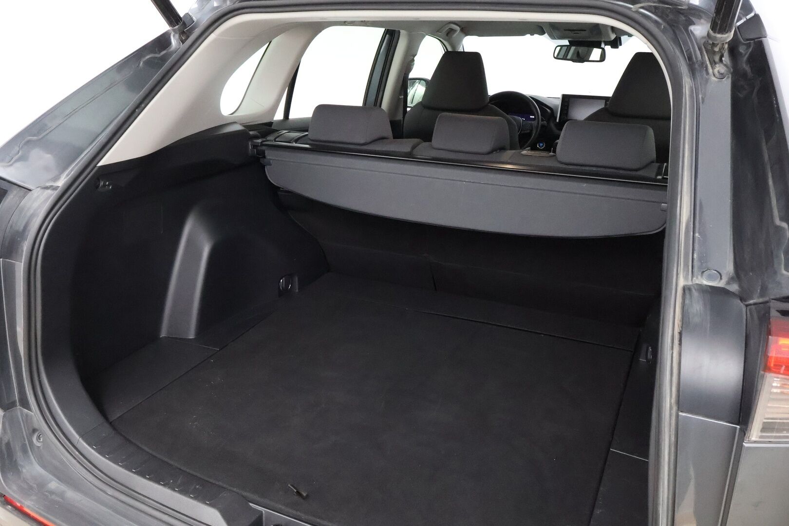 Toyota RAV4 2022 2,5 Hybrid 2022 Edition - 3,99 % KORKOTARJOUS TÄHÄN AUTOON - 1Om Suomiauto / Adapt.Vakkari / Peruutuskamera / LED / Vetokoukku / Lämmitettävä Tuulilasi / Ratinlämmitys / Lohko & Sisäp. / Hyvät varusteet!